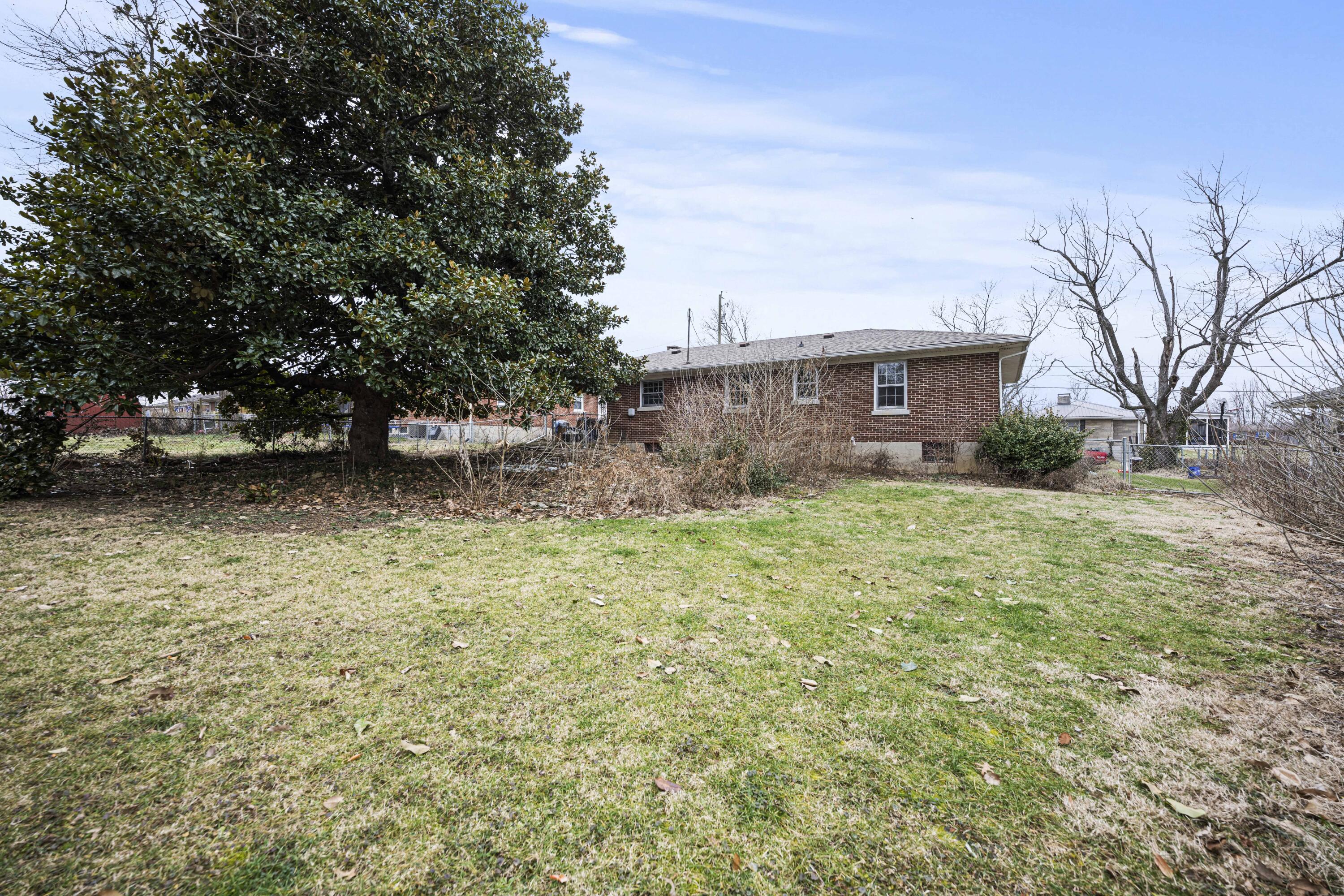 Richmond, Kentucky 40475, United States, 3 Bedrooms Bedrooms, ,1 BathroomBathrooms,Residential,Pending,9216