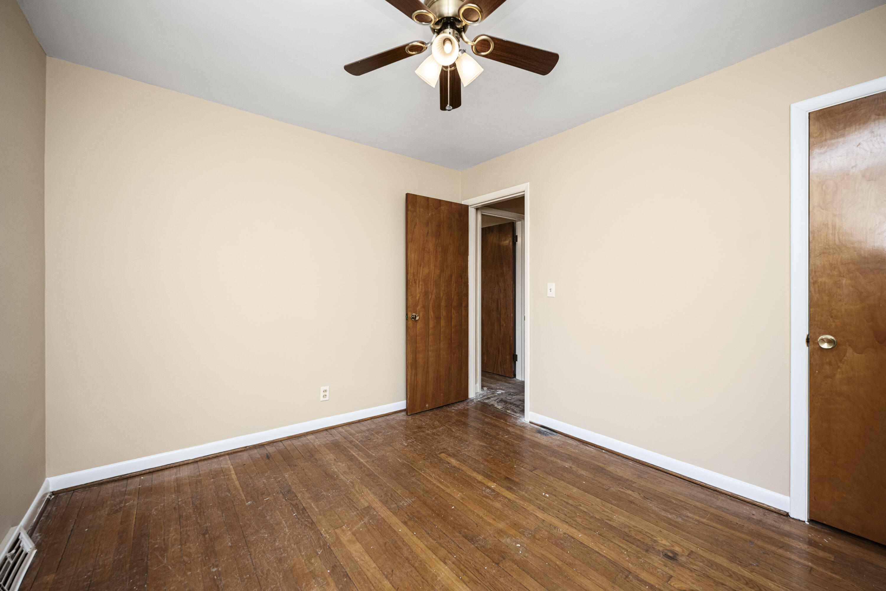 Richmond, Kentucky 40475, United States, 3 Bedrooms Bedrooms, ,1 BathroomBathrooms,Residential,Pending,9216