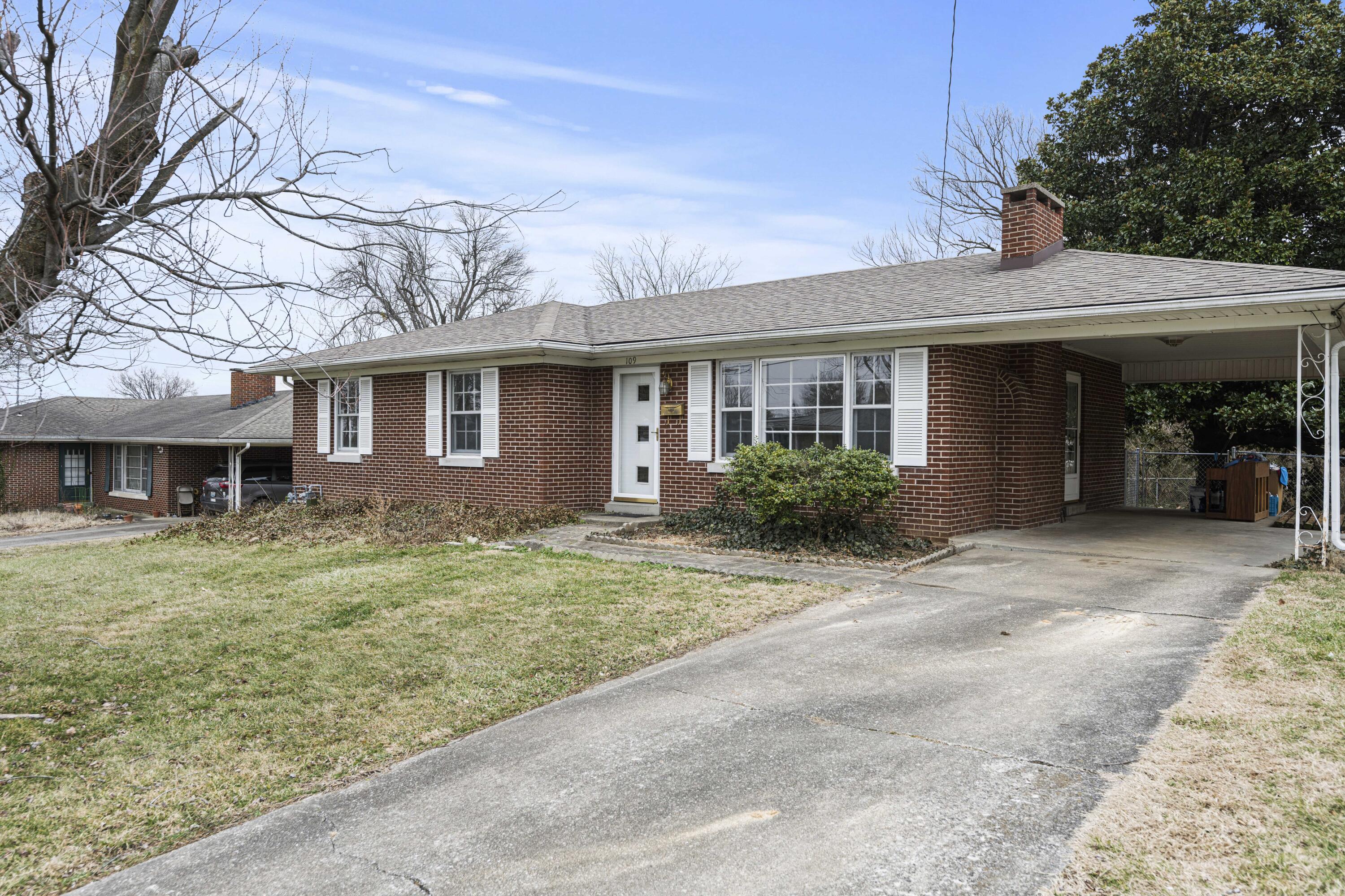 Richmond, Kentucky 40475, United States, 3 Bedrooms Bedrooms, ,1 BathroomBathrooms,Residential,Pending,9216