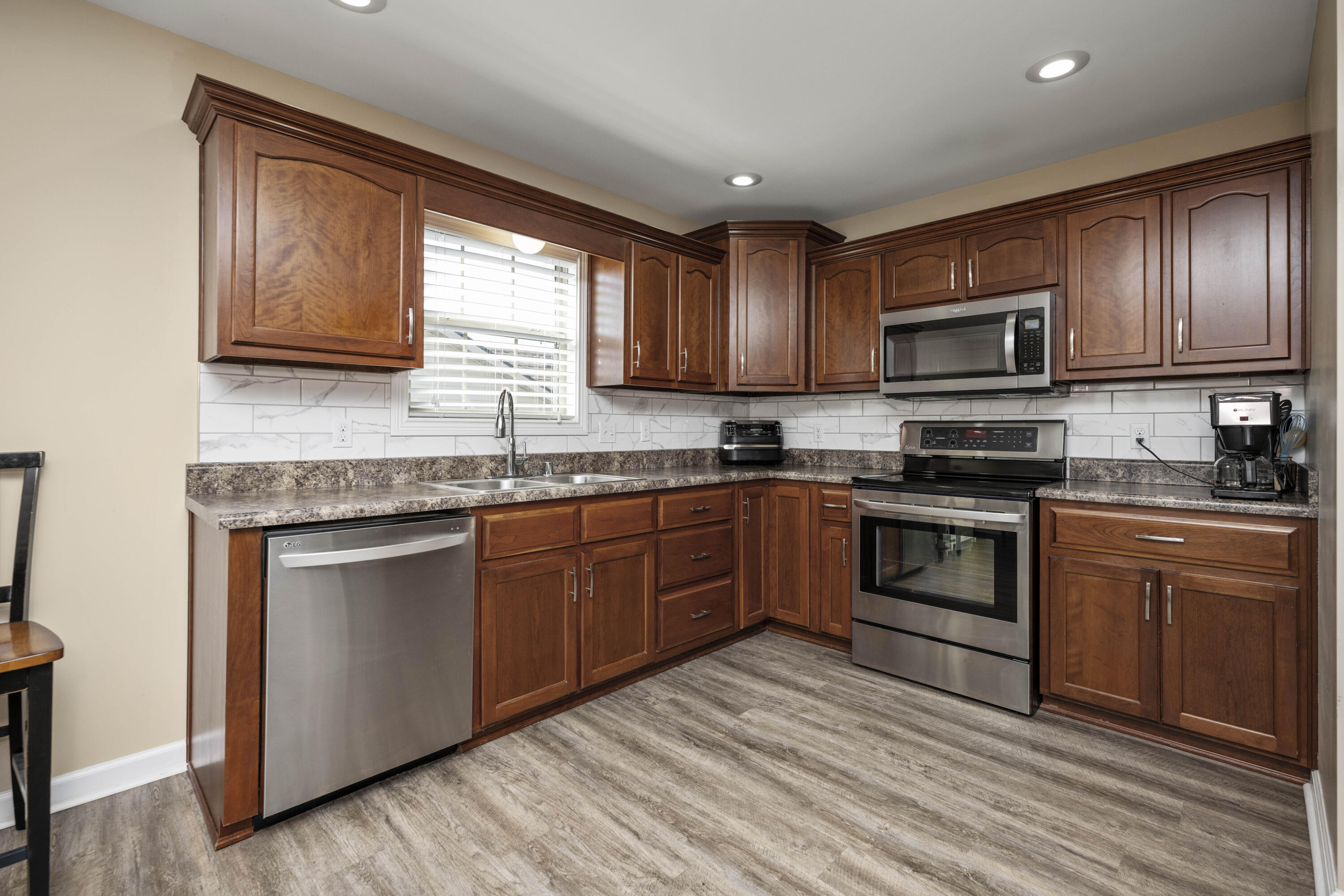 Richmond, Kentucky 40475, United States, 4 Bedrooms Bedrooms, ,3 BathroomsBathrooms,Residential,Active,2702