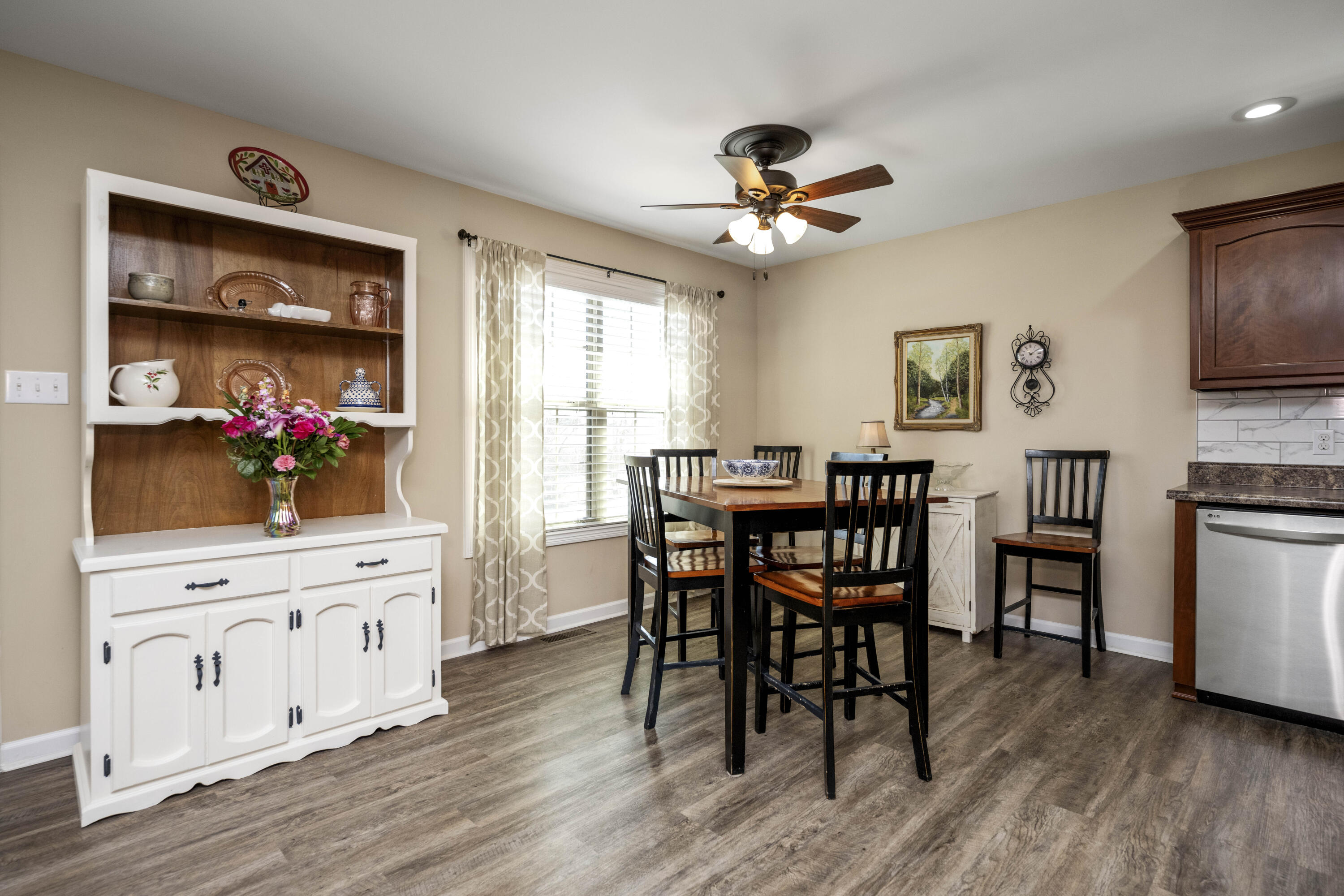 Richmond, Kentucky 40475, United States, 4 Bedrooms Bedrooms, ,3 BathroomsBathrooms,Residential,Active,2702