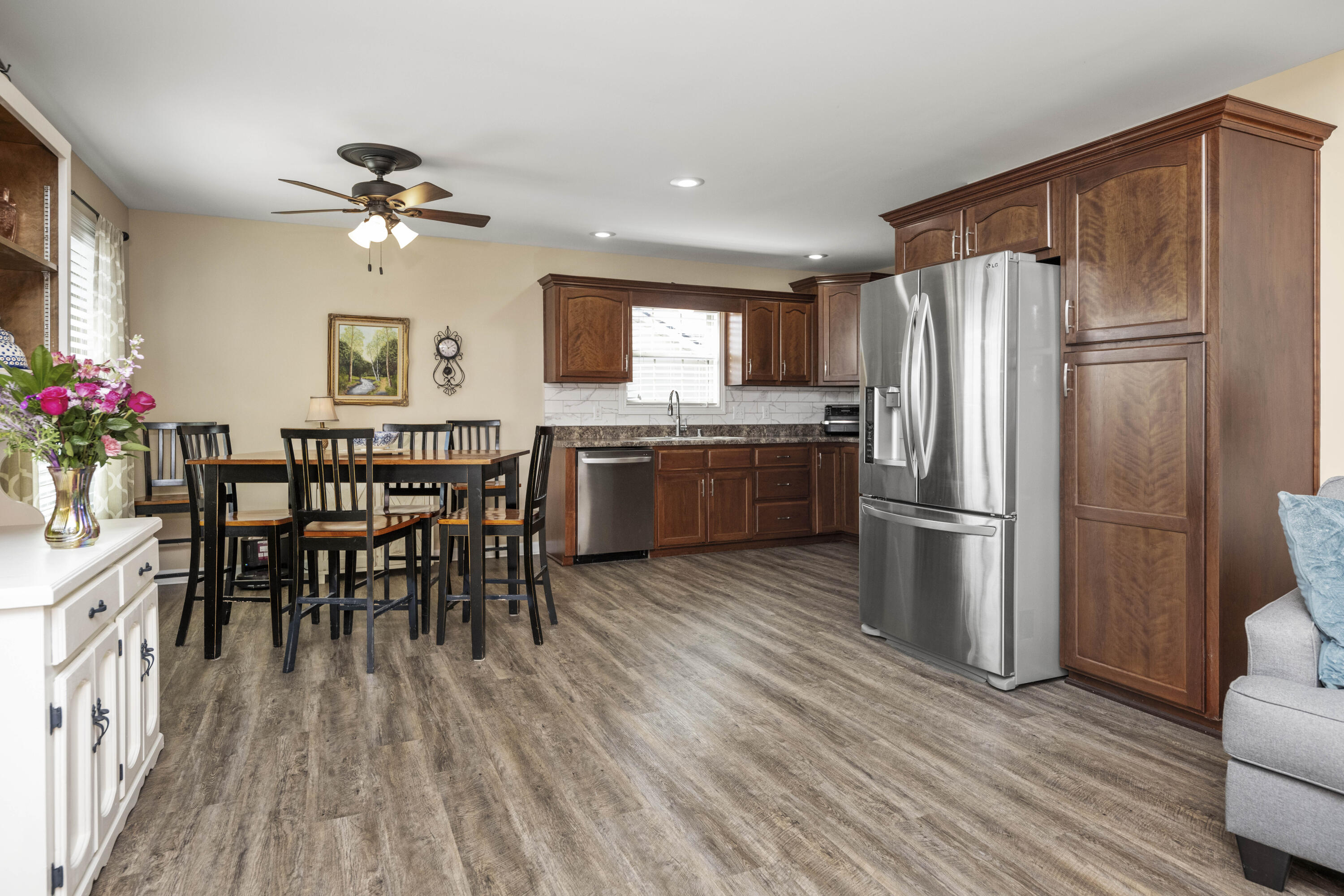 Richmond, Kentucky 40475, United States, 4 Bedrooms Bedrooms, ,3 BathroomsBathrooms,Residential,Active,2702