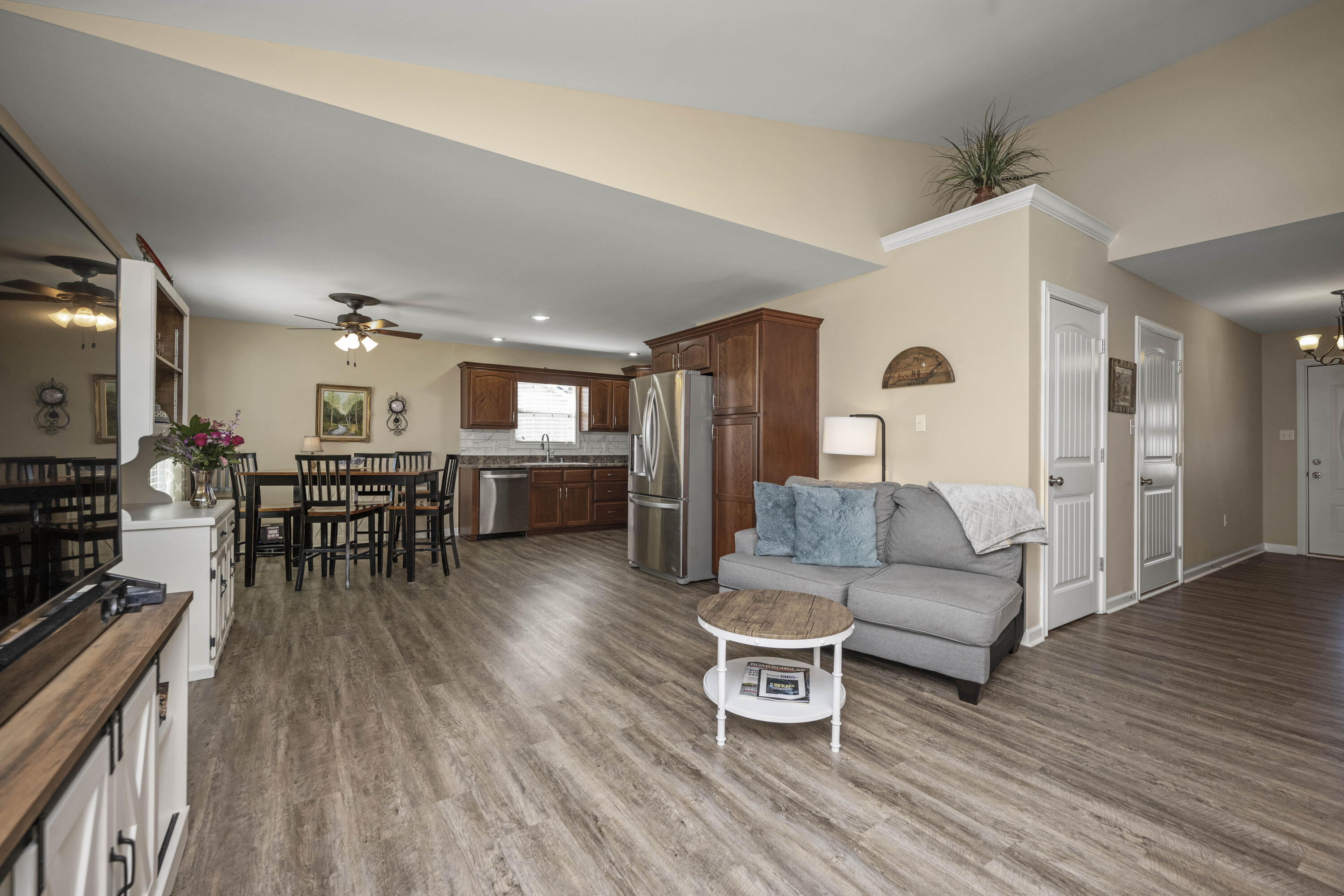 Richmond, Kentucky 40475, United States, 4 Bedrooms Bedrooms, ,3 BathroomsBathrooms,Residential,Active,2702