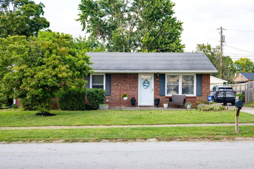 Photo of 838 Mildred Street, Versailles, KY 40383 (MLS # 26025730)