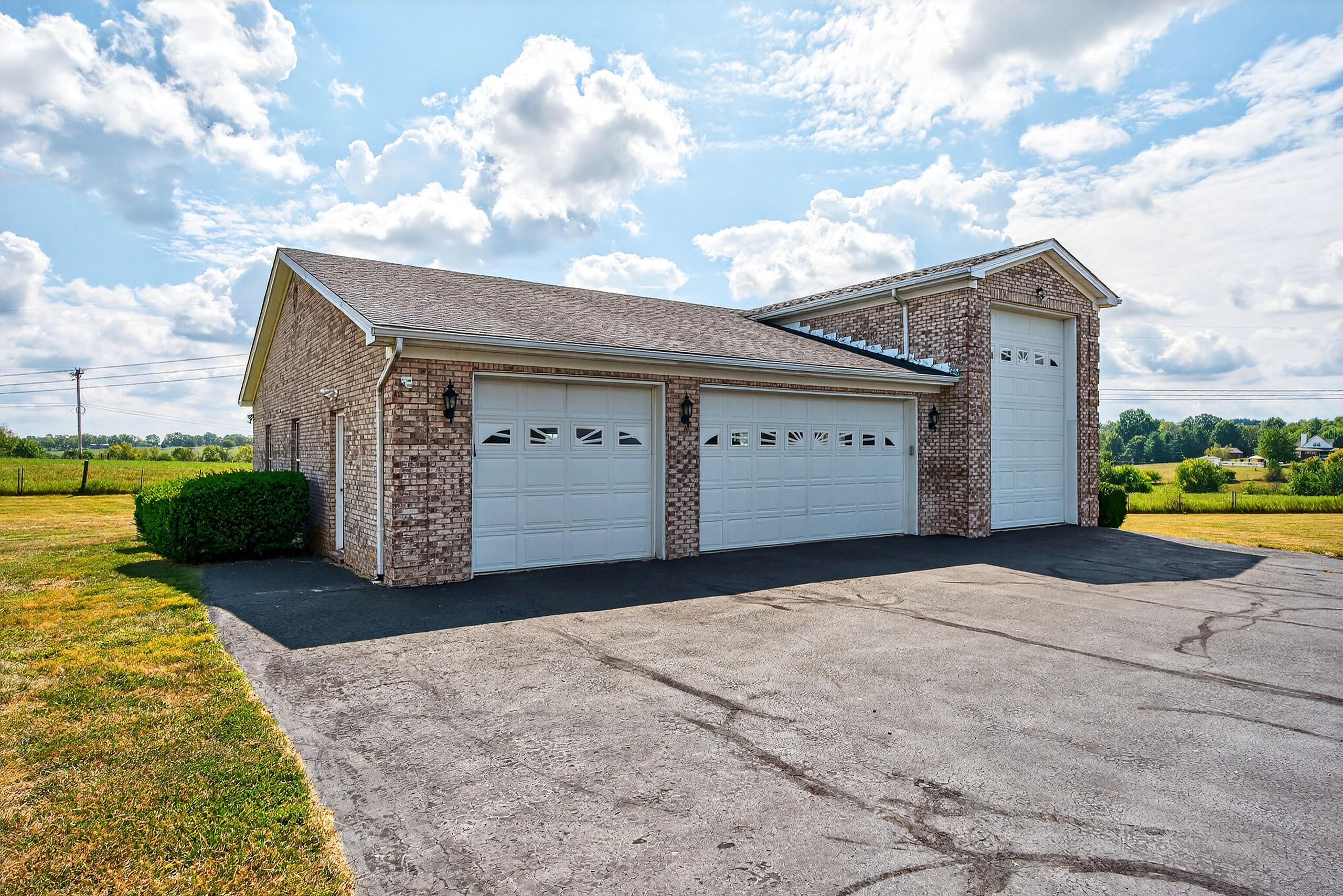 Winchester, Kentucky 40391, United States, 5 Bedrooms Bedrooms, ,4 BathroomsBathrooms,Residential,Active,78128