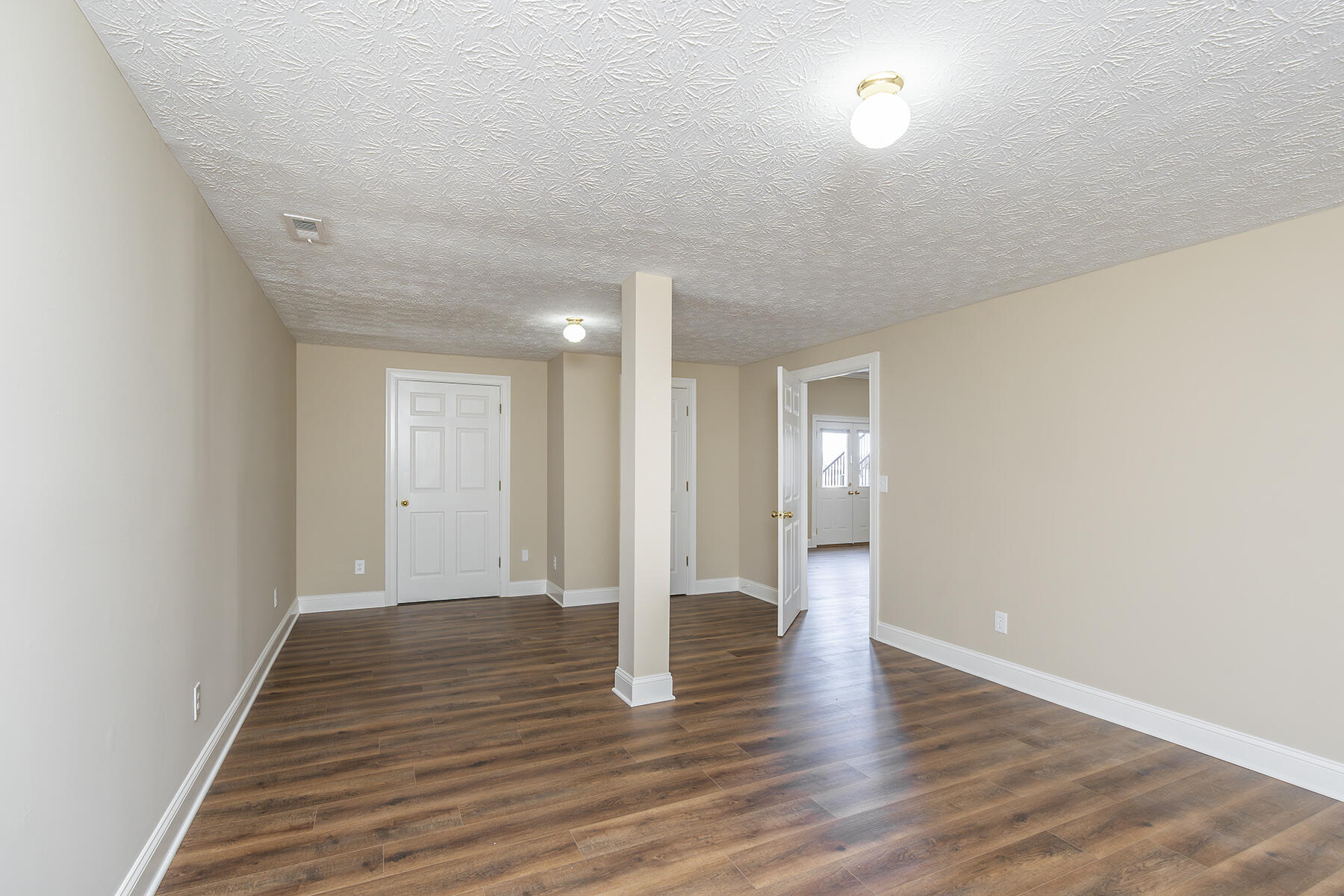 Winchester, Kentucky 40391, United States, 5 Bedrooms Bedrooms, ,4 BathroomsBathrooms,Residential,Active,78128