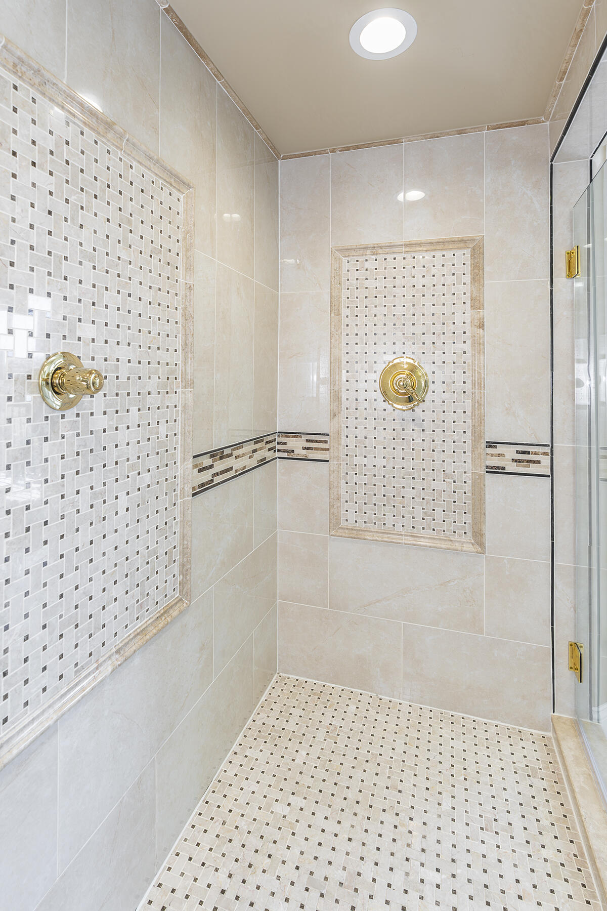 Winchester, Kentucky 40391, United States, 5 Bedrooms Bedrooms, ,4 BathroomsBathrooms,Residential,Active,78128