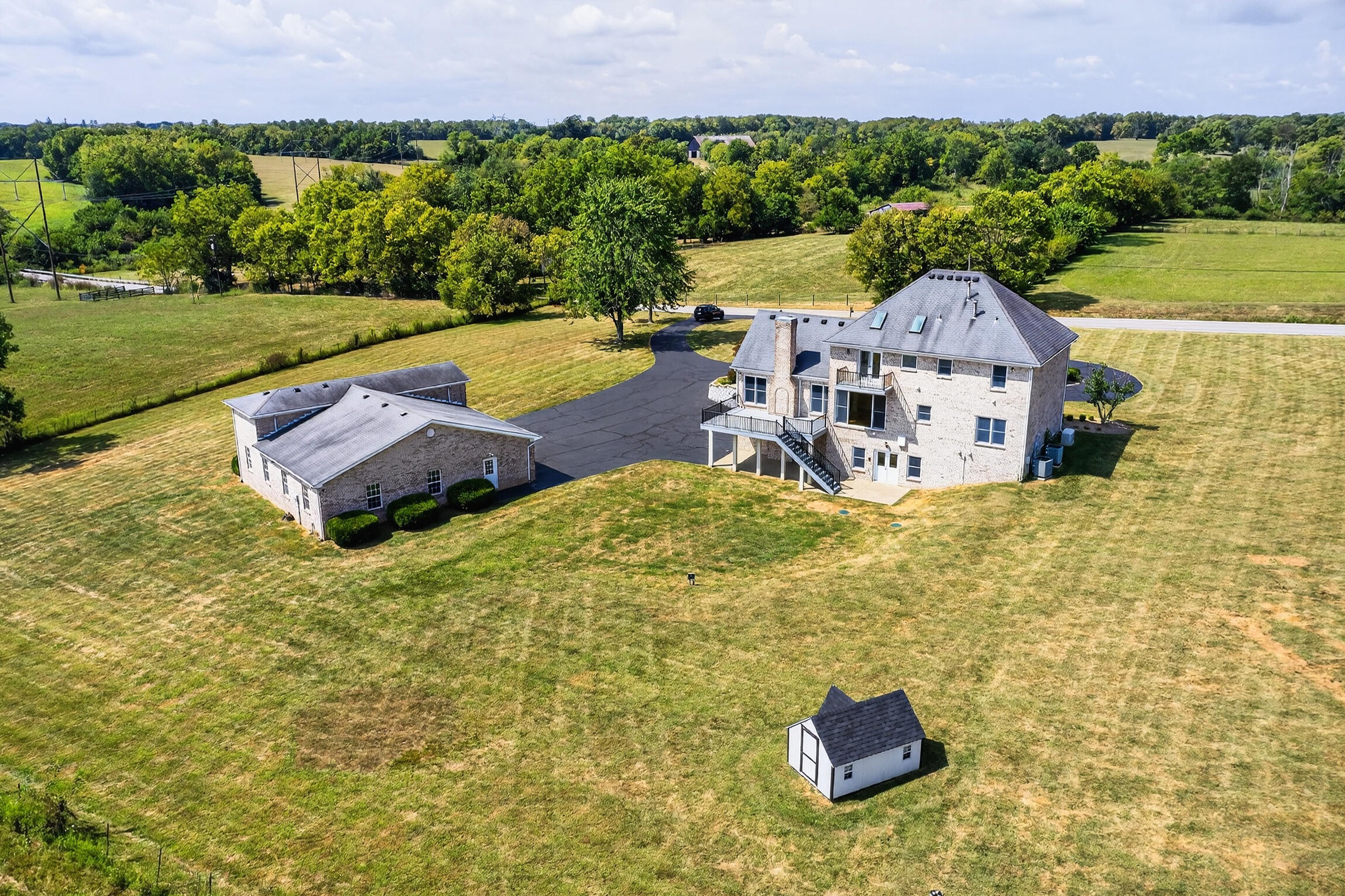 Winchester, Kentucky 40391, United States, 5 Bedrooms Bedrooms, ,4 BathroomsBathrooms,Residential,Active,78128