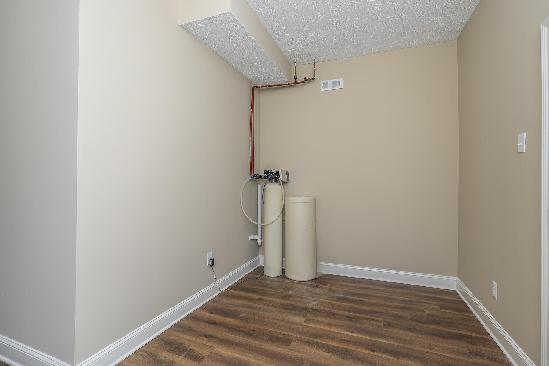 Winchester, Kentucky 40391, United States, 5 Bedrooms Bedrooms, ,4 BathroomsBathrooms,Residential,Active,78128