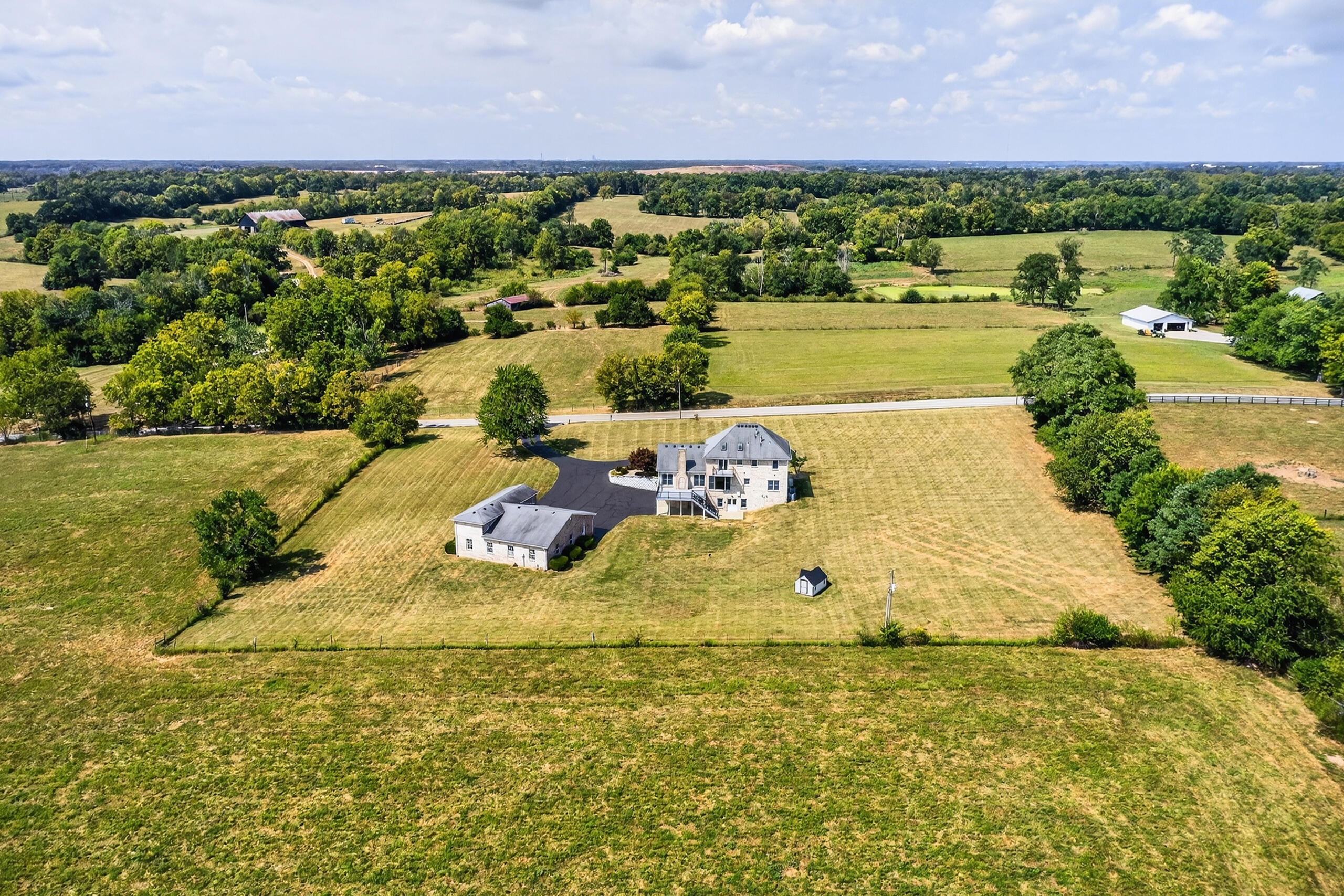 Winchester, Kentucky 40391, United States, 5 Bedrooms Bedrooms, ,4 BathroomsBathrooms,Residential,Active,78128