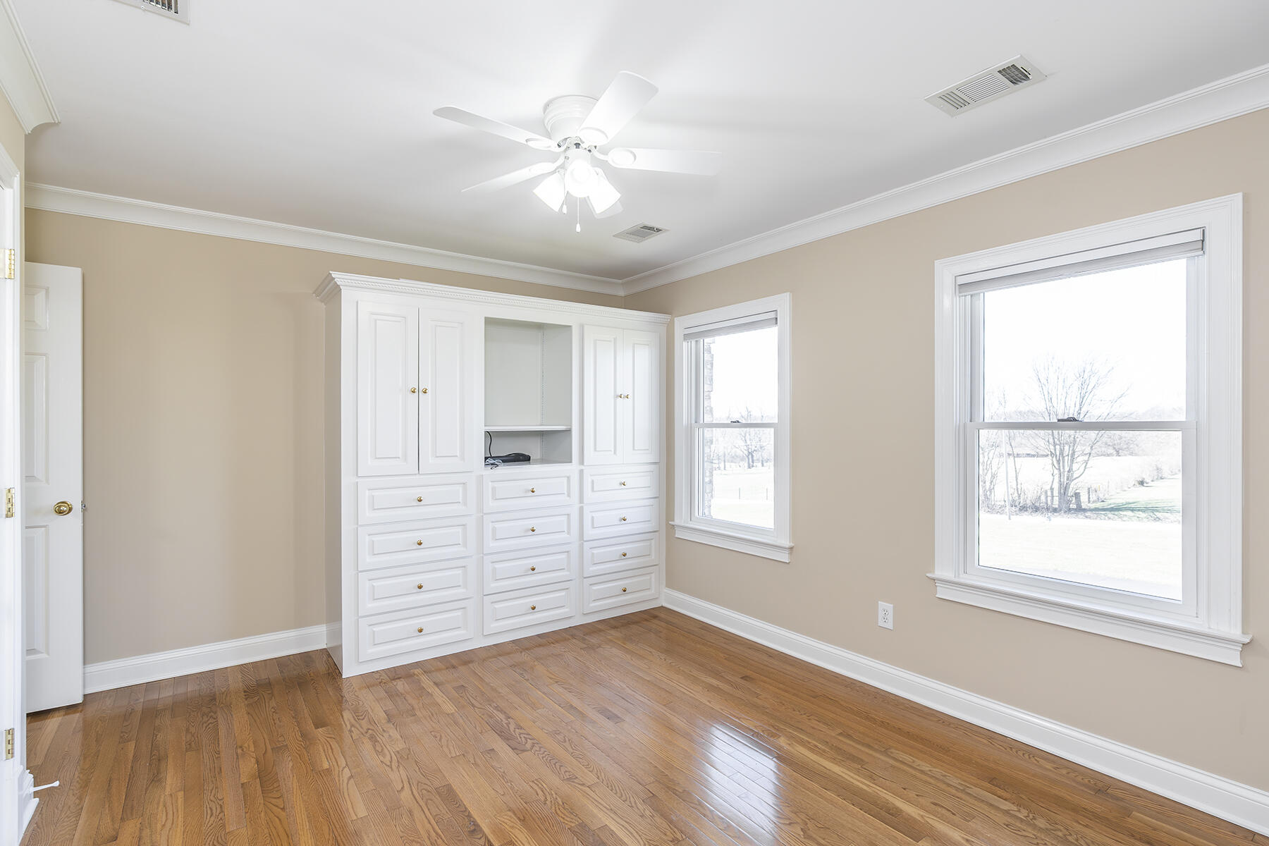 Winchester, Kentucky 40391, United States, 5 Bedrooms Bedrooms, ,4 BathroomsBathrooms,Residential,Active,78128