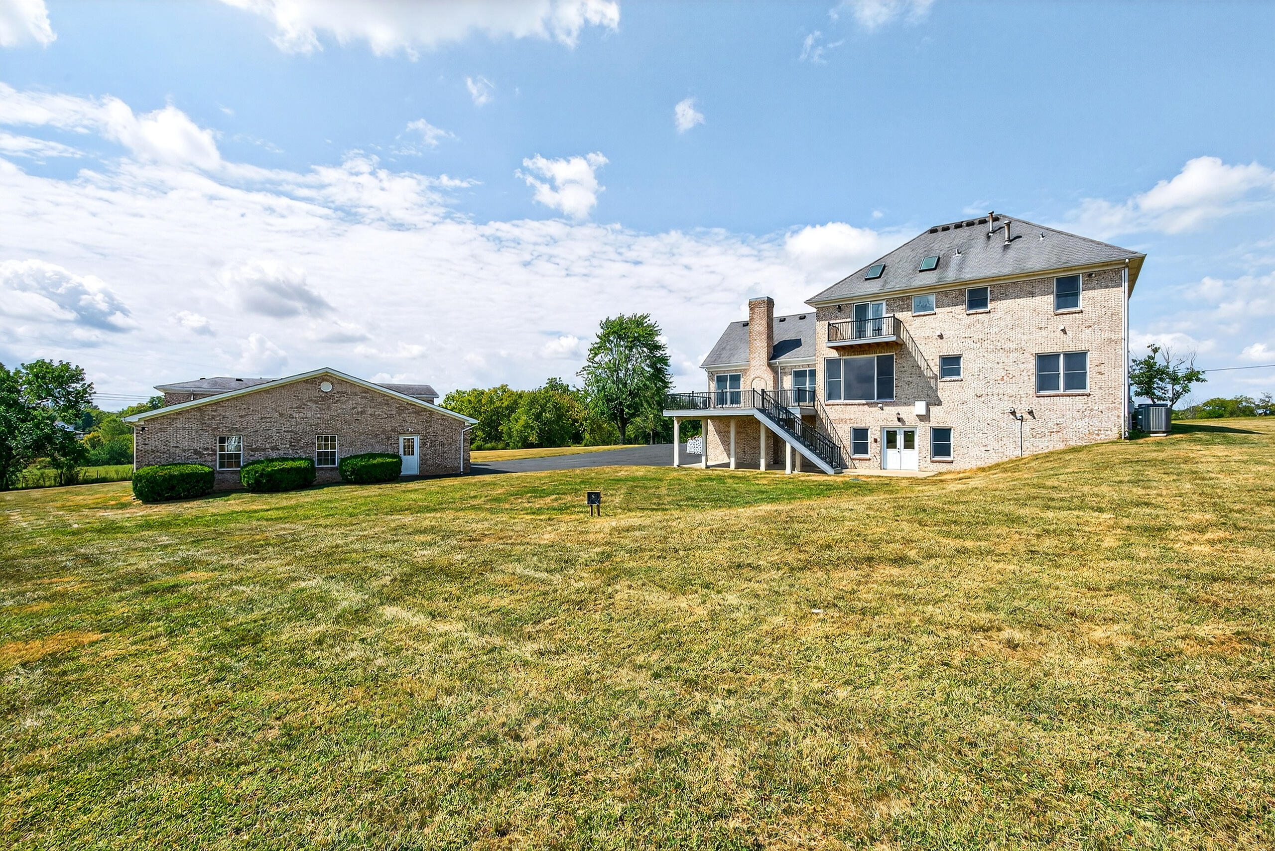 Winchester, Kentucky 40391, United States, 5 Bedrooms Bedrooms, ,4 BathroomsBathrooms,Residential,Active,78128