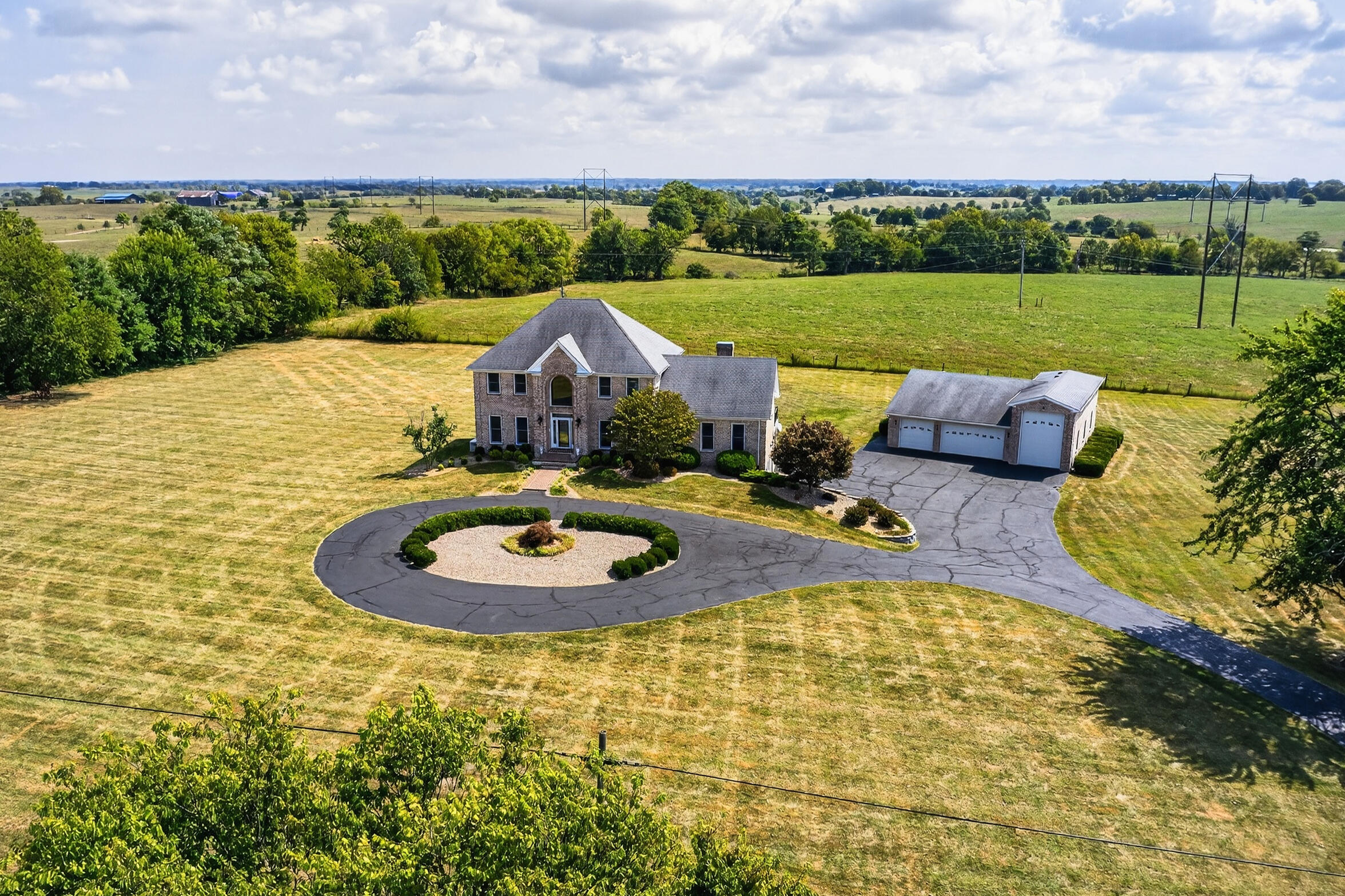 Winchester, Kentucky 40391, United States, 5 Bedrooms Bedrooms, ,4 BathroomsBathrooms,Residential,Active,78128