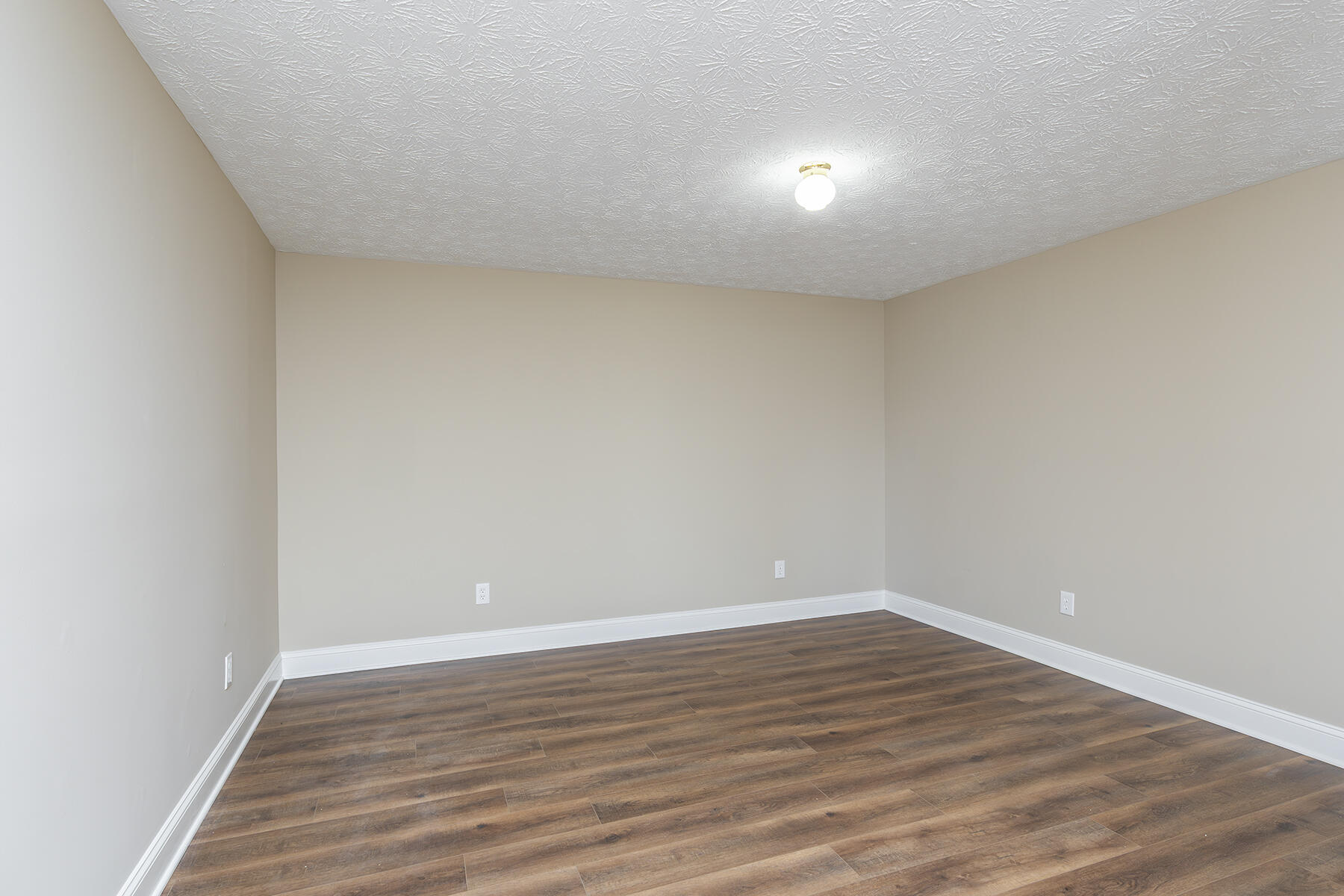 Winchester, Kentucky 40391, United States, 5 Bedrooms Bedrooms, ,4 BathroomsBathrooms,Residential,Active,78128