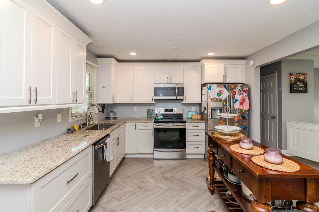Photo of 314 Peachtree Drive, Berea, KY 40403 (MLS # 26024250)