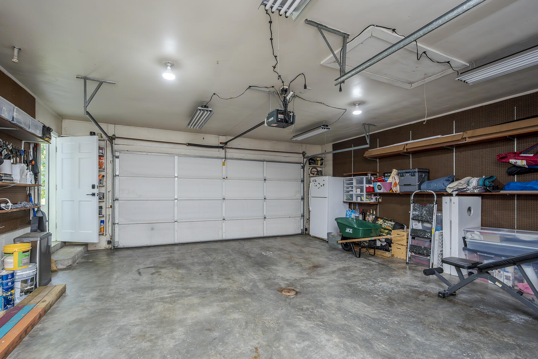 Berea, Kentucky 40403, United States, 4 Bedrooms Bedrooms, ,2 BathroomsBathrooms,Residential,Contingent,158162