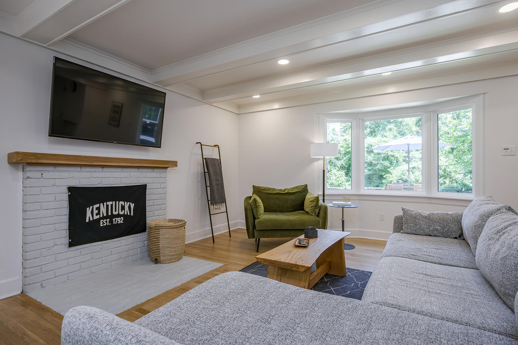 Berea, Kentucky 40403, United States, 4 Bedrooms Bedrooms, ,2 BathroomsBathrooms,Residential,Contingent,158162