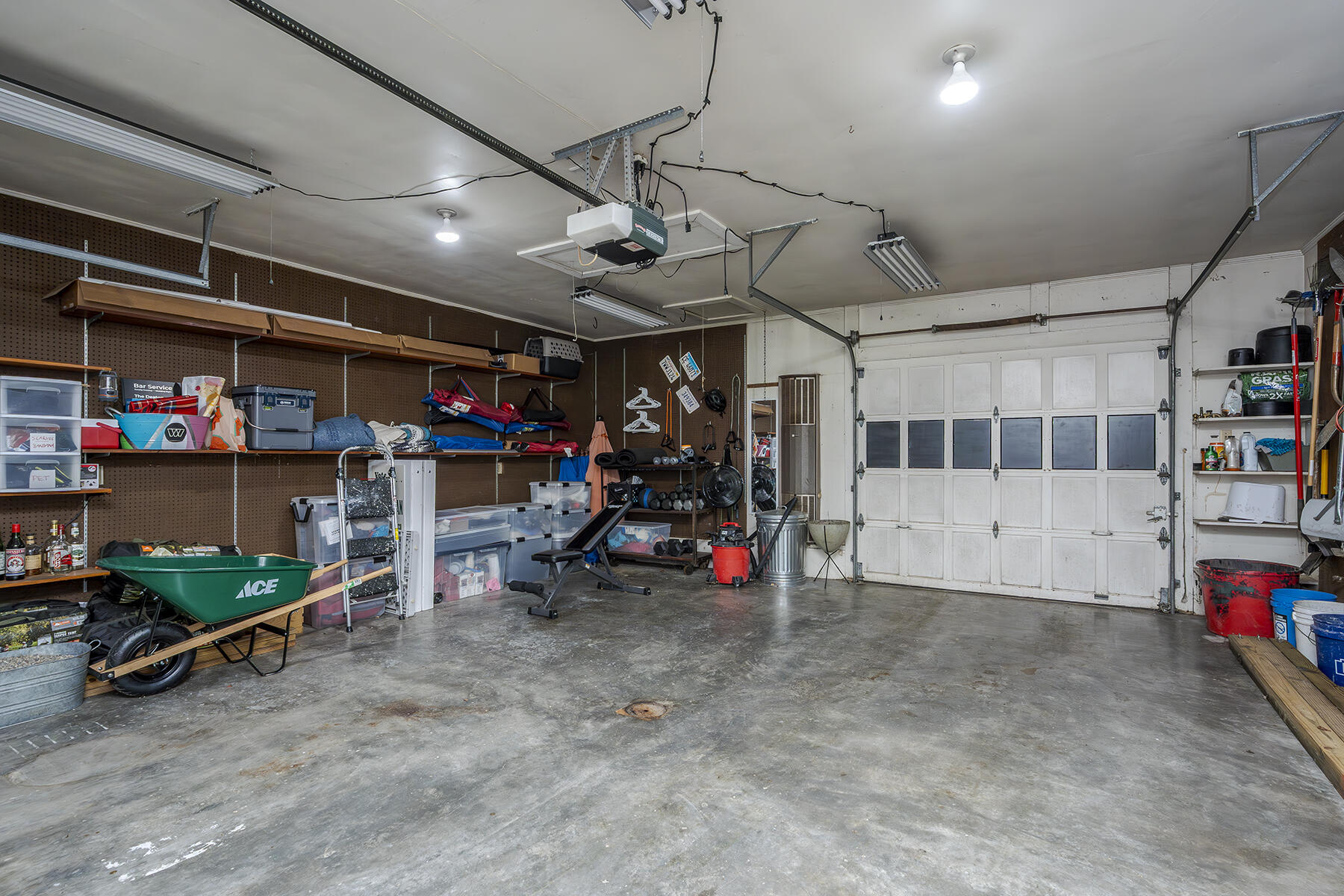 Berea, Kentucky 40403, United States, 4 Bedrooms Bedrooms, ,2 BathroomsBathrooms,Residential,Contingent,158162