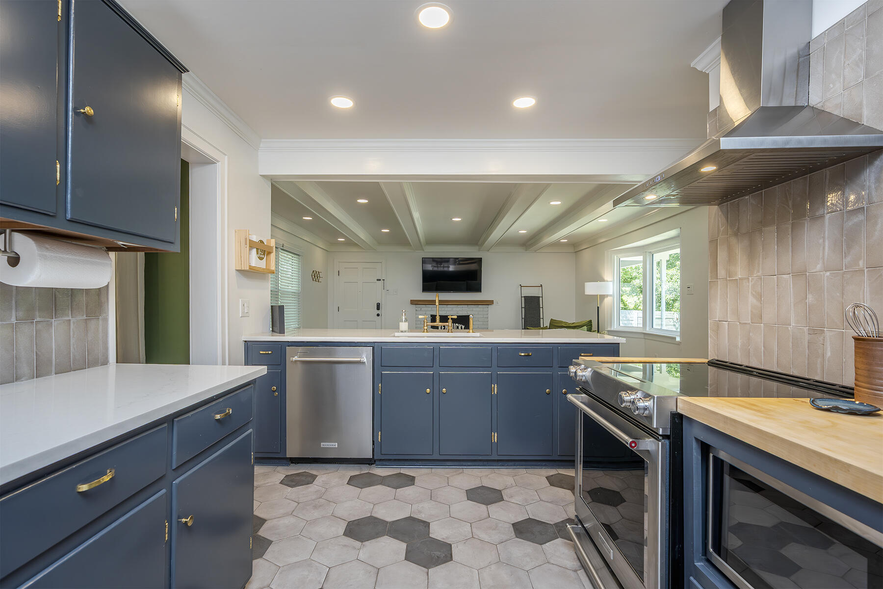 Berea, Kentucky 40403, United States, 4 Bedrooms Bedrooms, ,2 BathroomsBathrooms,Residential,Contingent,158162