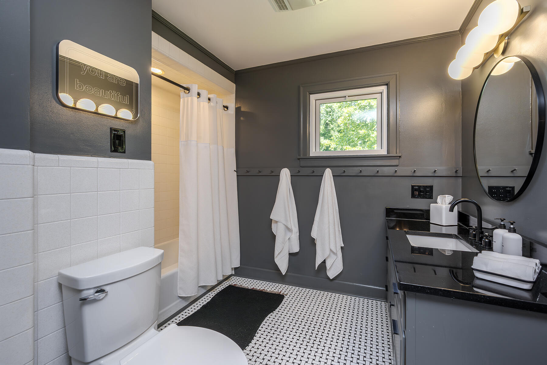 Berea, Kentucky 40403, United States, 4 Bedrooms Bedrooms, ,2 BathroomsBathrooms,Residential,Contingent,158162