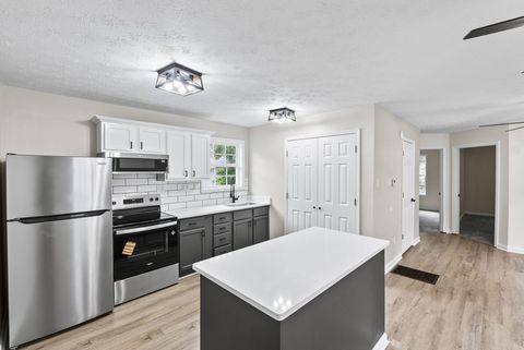 Photo of 625 Williams Street, Paris, KY 40361 (MLS # 25016714)