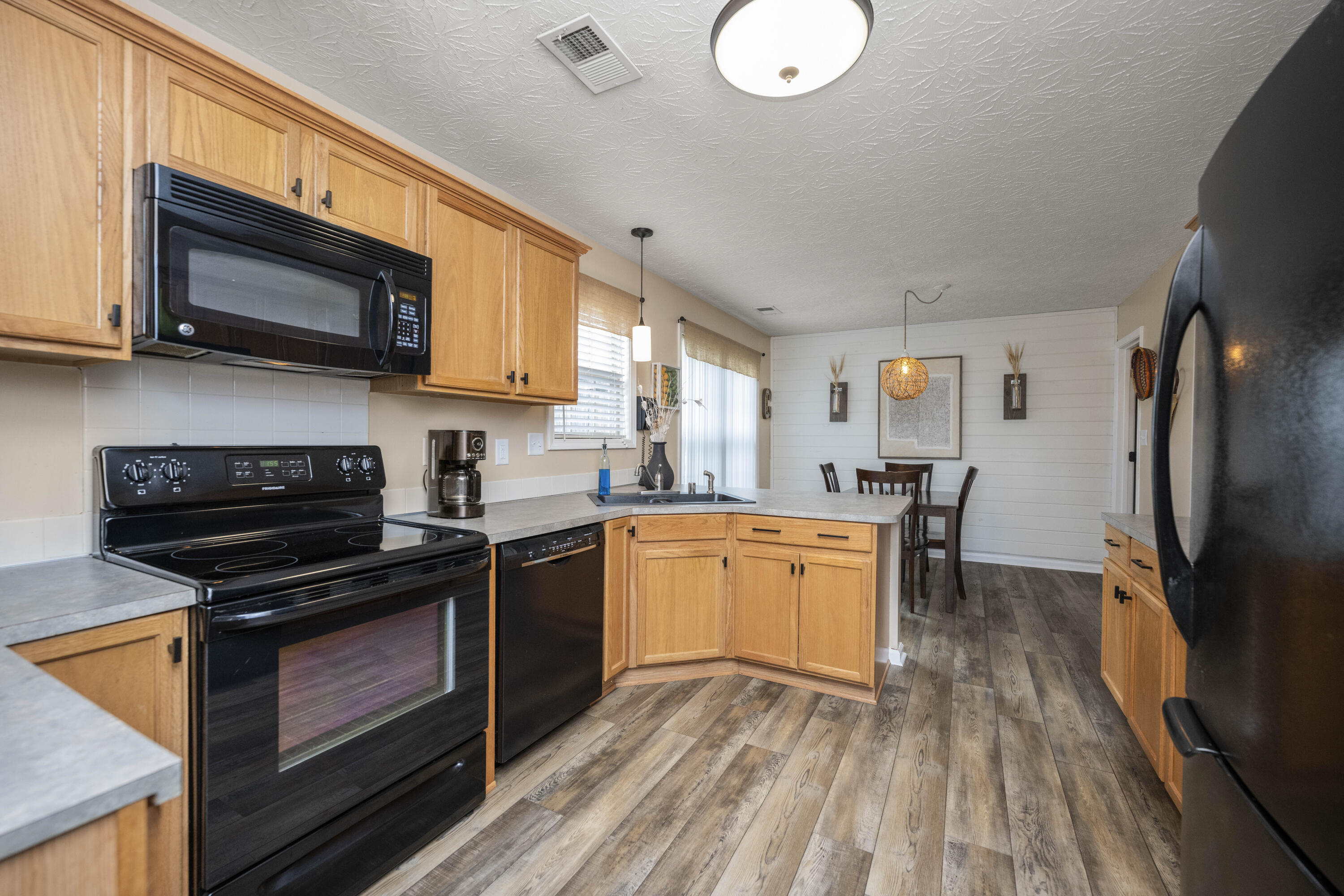 Richmond, Kentucky 40475, United States, 3 Bedrooms Bedrooms, ,2 BathroomsBathrooms,Residential,Active,169722