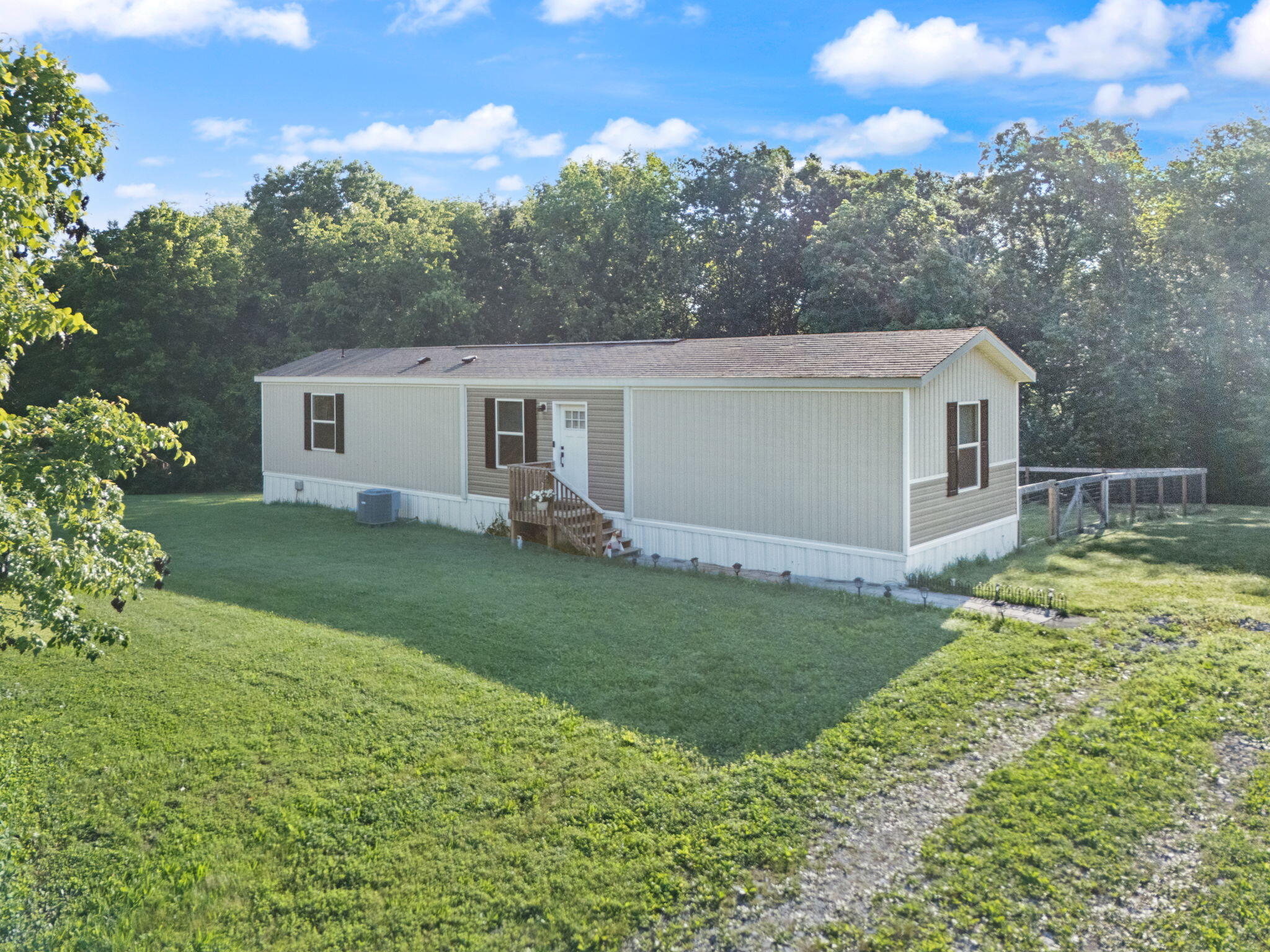 Winchester, Kentucky 40391, United States, 3 Bedrooms Bedrooms, ,2 BathroomsBathrooms,Residential,Contingent,157381