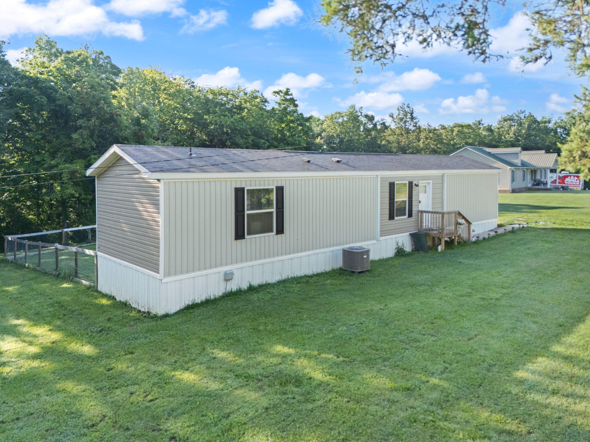 Winchester, Kentucky 40391, United States, 3 Bedrooms Bedrooms, ,2 BathroomsBathrooms,Residential,Contingent,157381