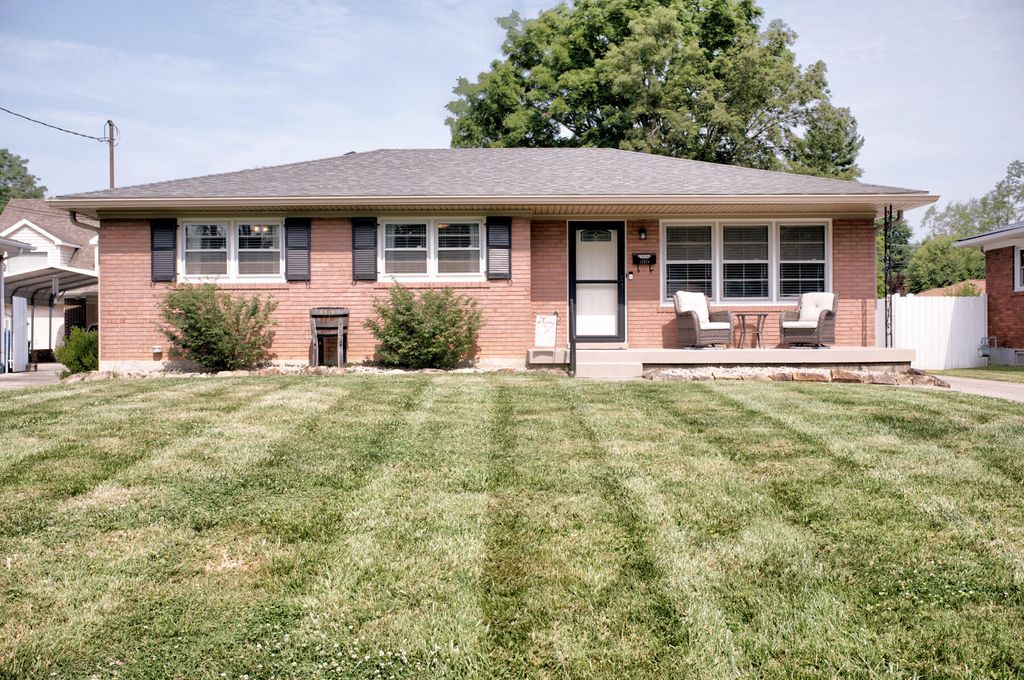 Photo of 11610 Semillon Lane, Louisville, KY 40272 (MLS # 25505049)