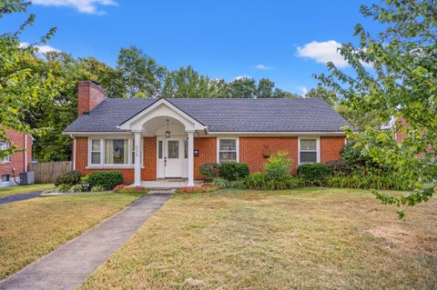Photo of 626 Seattle Drive, Lexington, KY 40503 (MLS # 25500814)