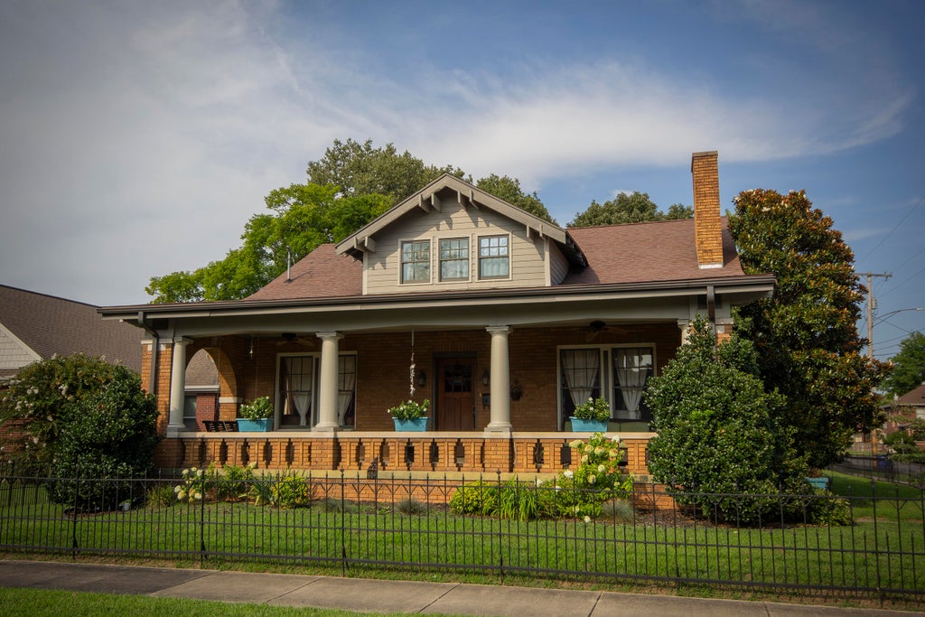 Photo of 400 N 16th Street, Paducah, KY 42001 (MLS # 26025525)