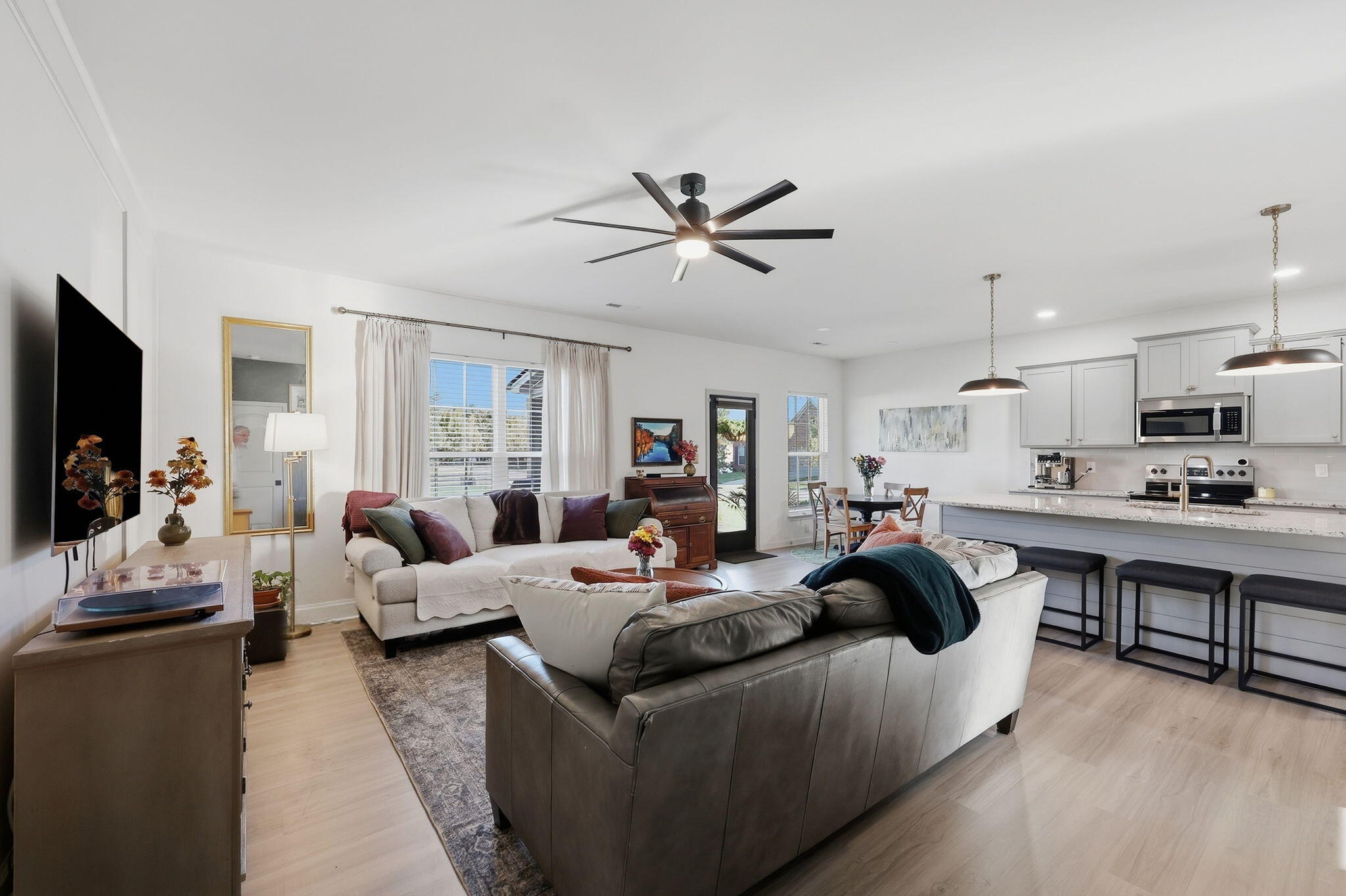 1521 Hayfield Flat