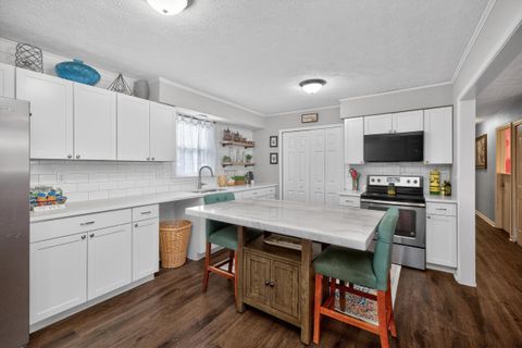 Photo of 108 Farmers Lane, Frankfort, KY 40601 (MLS # 25507404)