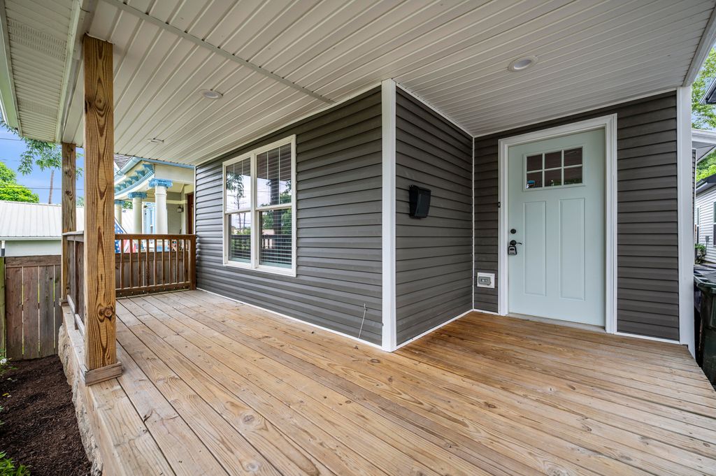Photo of 638 N Limestone, Lexington, KY 40508 (MLS # 26012775)