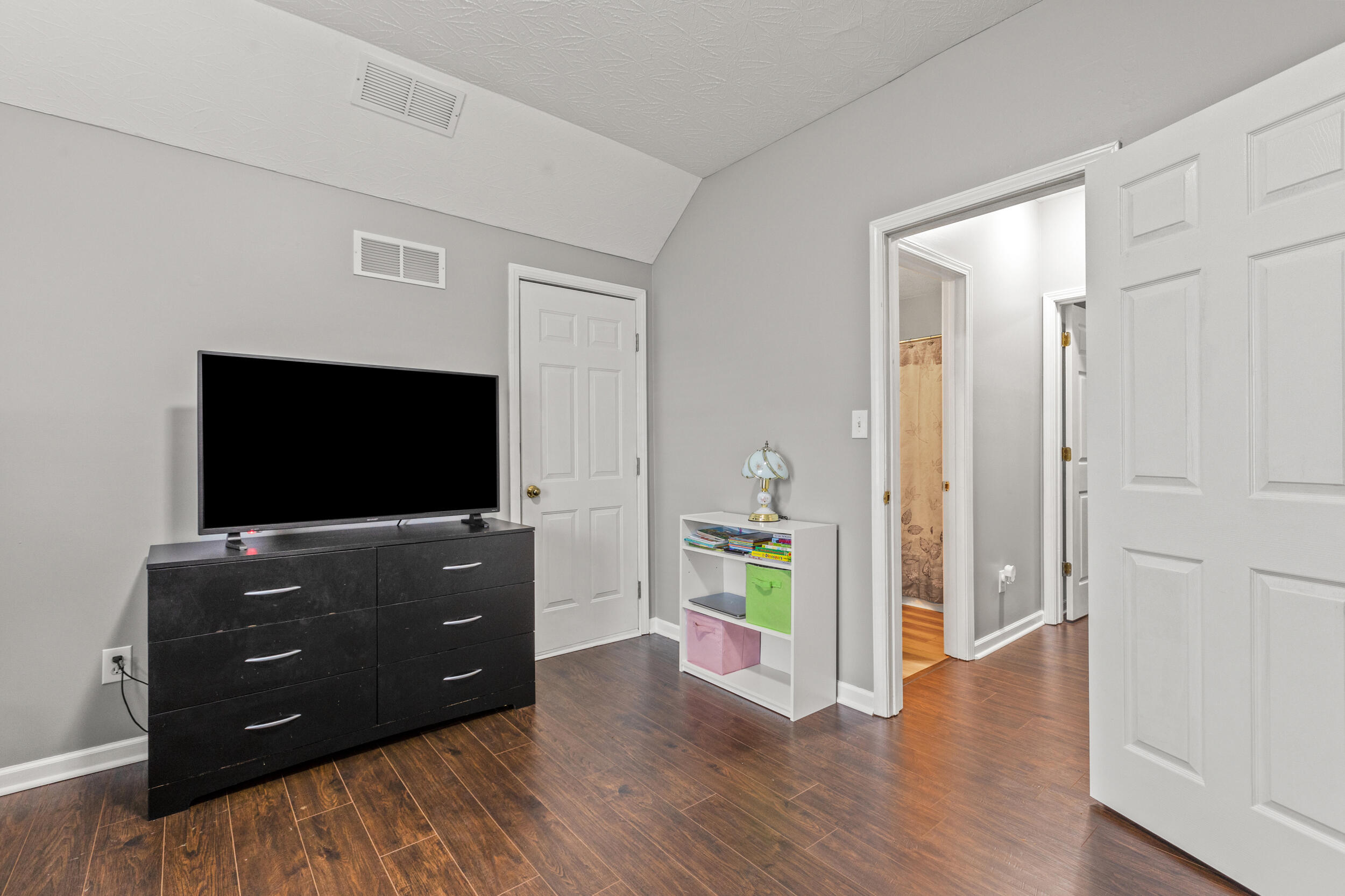 Richmond, Kentucky 40475, United States, 3 Bedrooms Bedrooms, ,2 BathroomsBathrooms,Residential,Active,160428