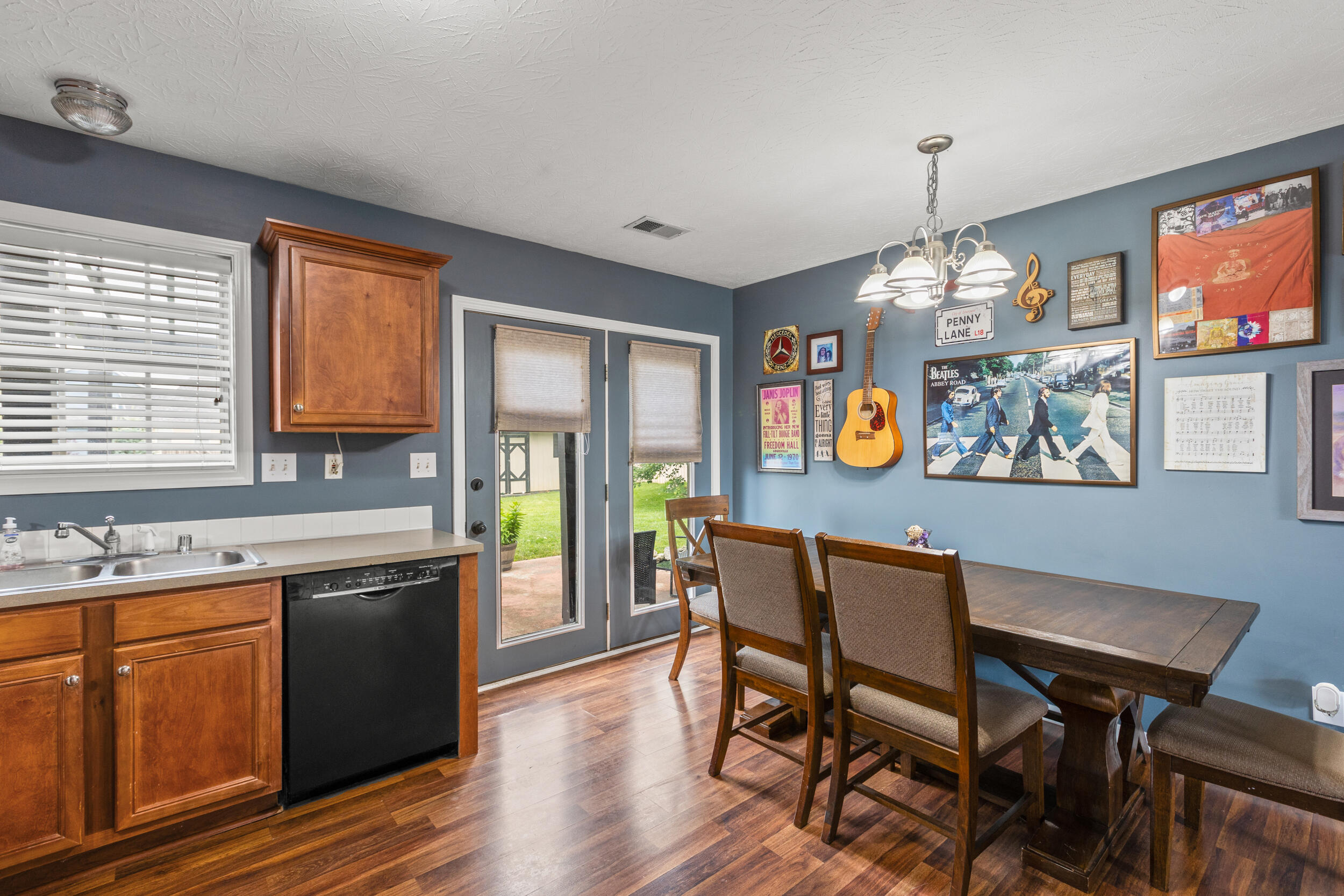 Richmond, Kentucky 40475, United States, 3 Bedrooms Bedrooms, ,2 BathroomsBathrooms,Residential,Active,160428