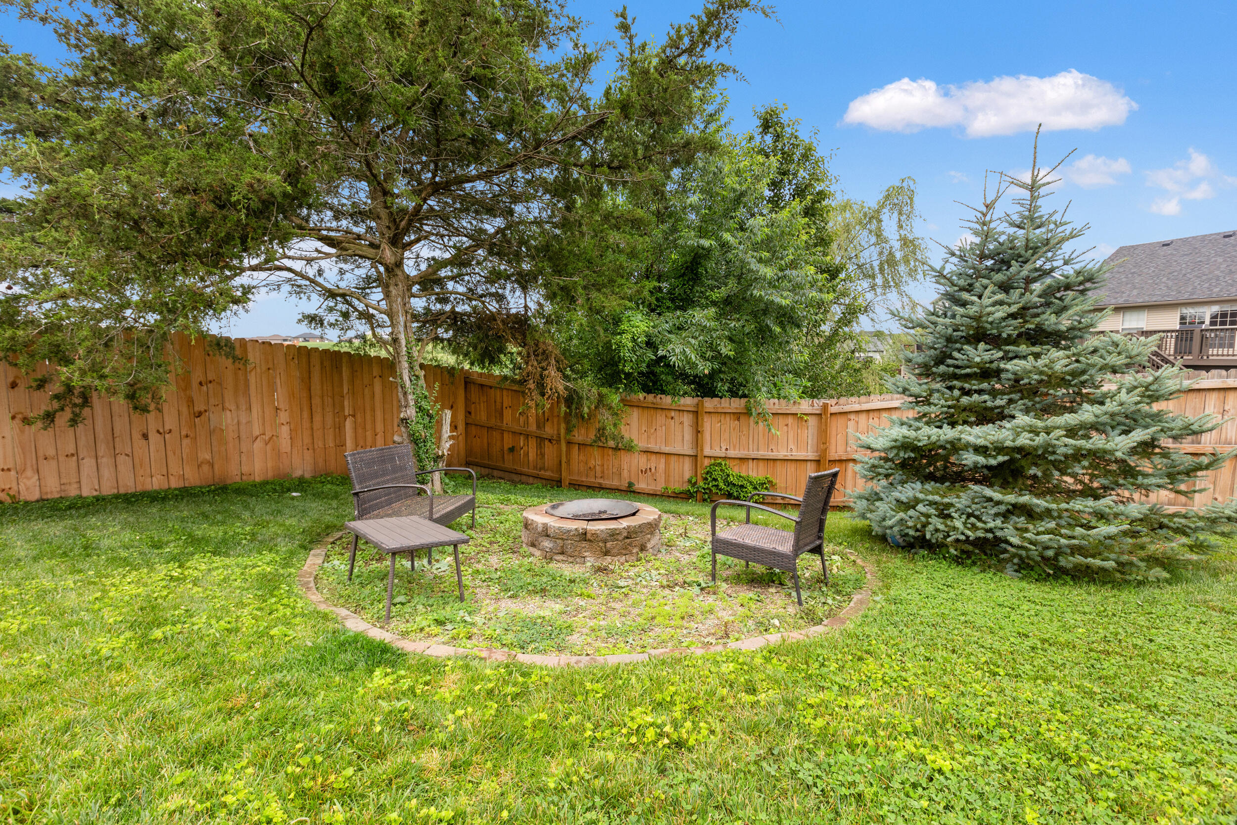 Richmond, Kentucky 40475, United States, 3 Bedrooms Bedrooms, ,2 BathroomsBathrooms,Residential,Active,160428