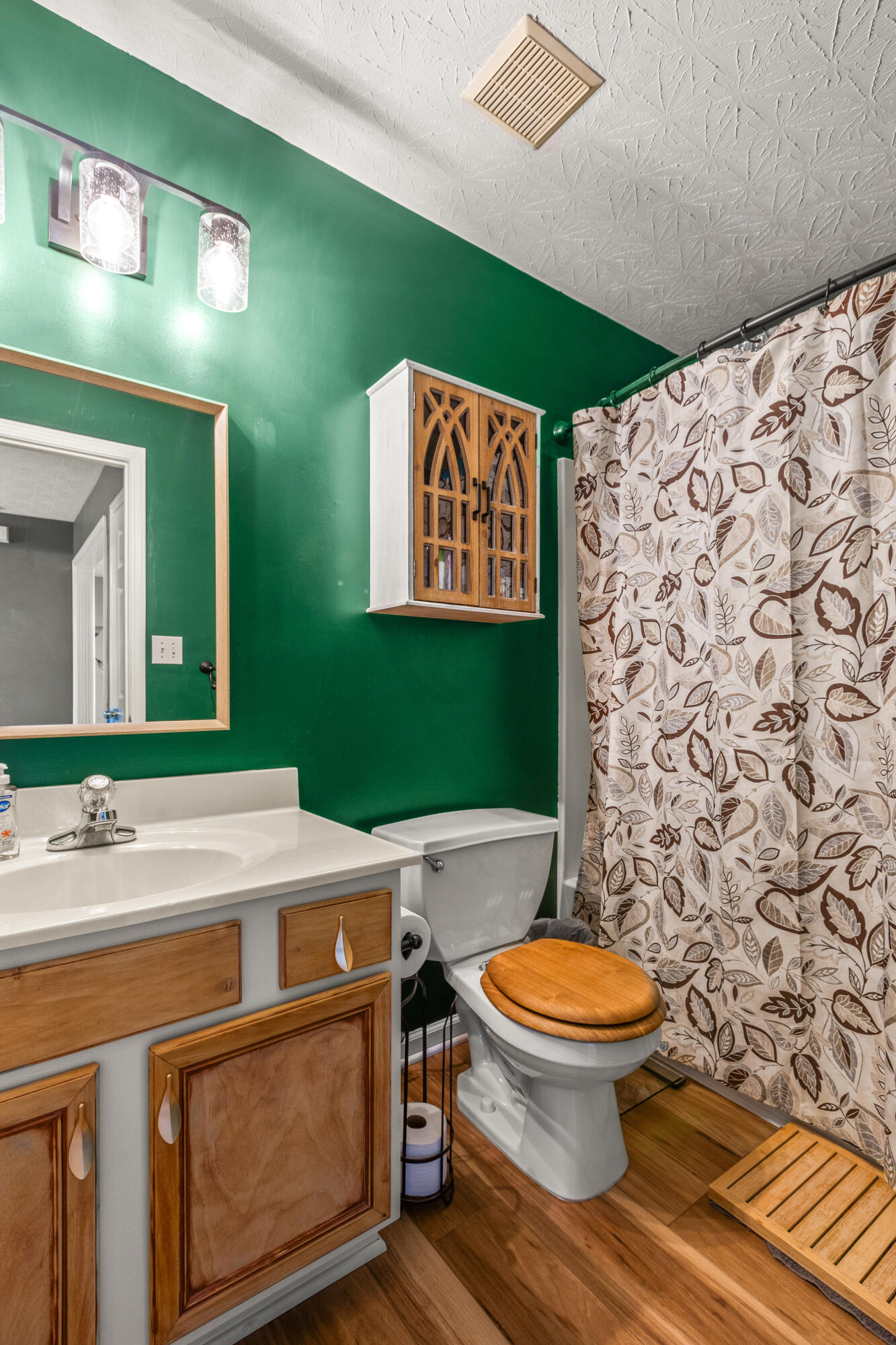 Richmond, Kentucky 40475, United States, 3 Bedrooms Bedrooms, ,2 BathroomsBathrooms,Residential,Active,160428