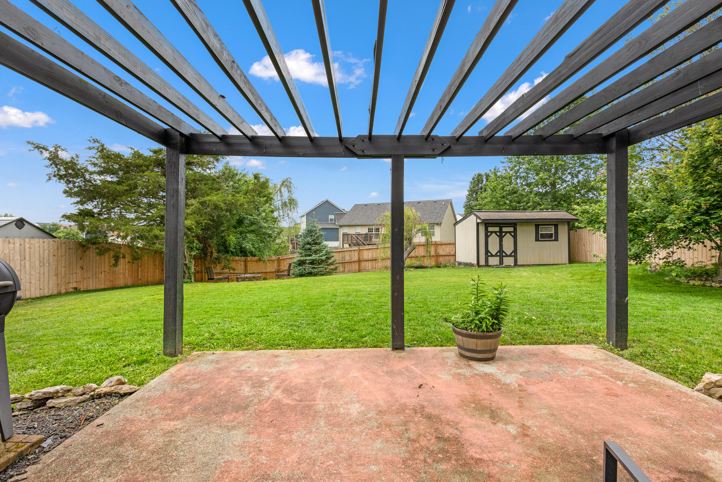 Richmond, Kentucky 40475, United States, 3 Bedrooms Bedrooms, ,2 BathroomsBathrooms,Residential,Active,160428