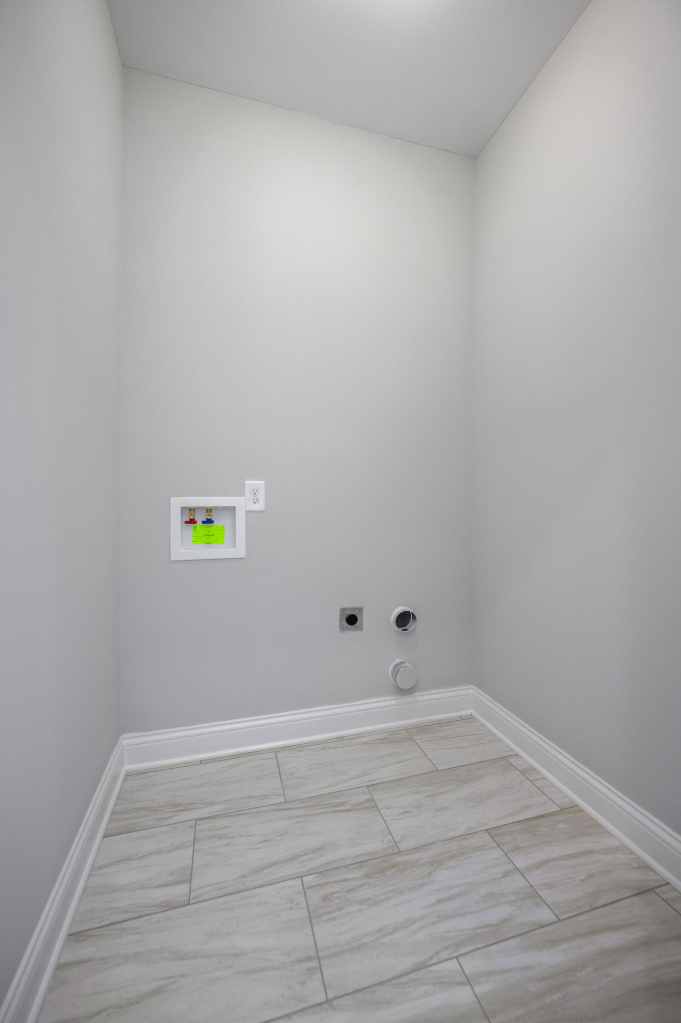 Richmond, Kentucky 40475, United States, 3 Bedrooms Bedrooms, ,2 BathroomsBathrooms,Residential,Pending,51000