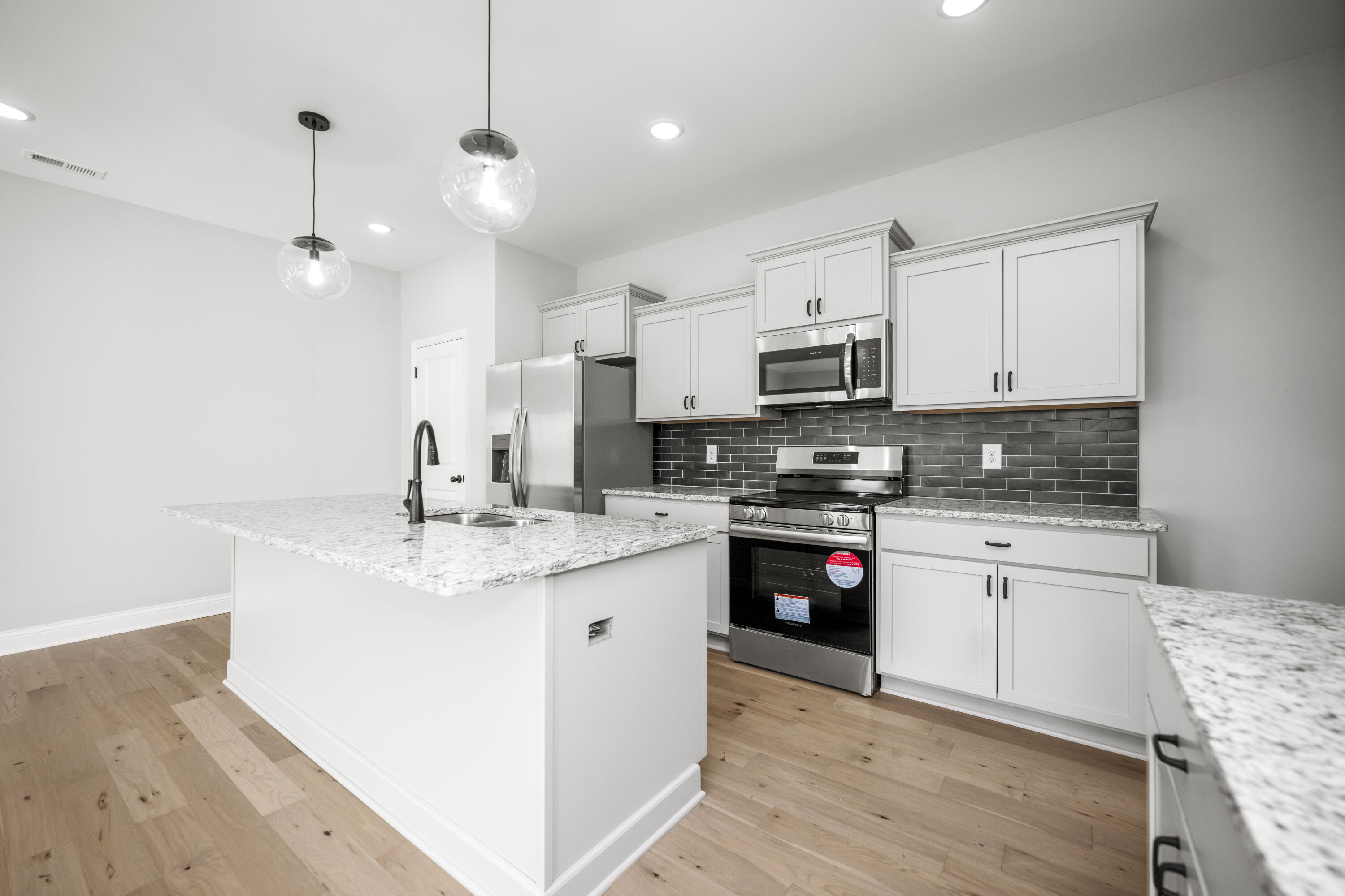 Richmond, Kentucky 40475, United States, 3 Bedrooms Bedrooms, ,2 BathroomsBathrooms,Residential,Pending,51000