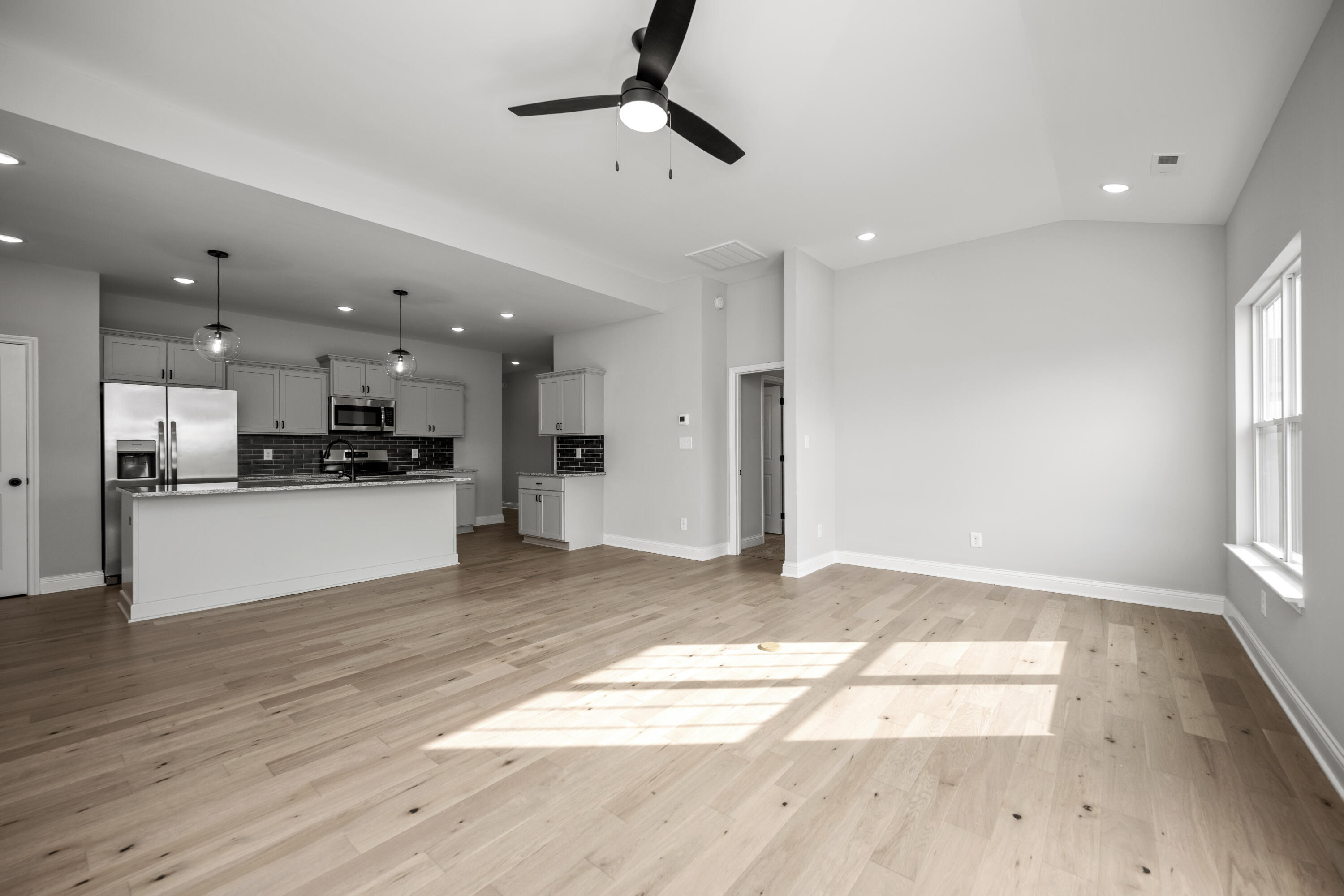 Richmond, Kentucky 40475, United States, 3 Bedrooms Bedrooms, ,2 BathroomsBathrooms,Residential,Pending,51000