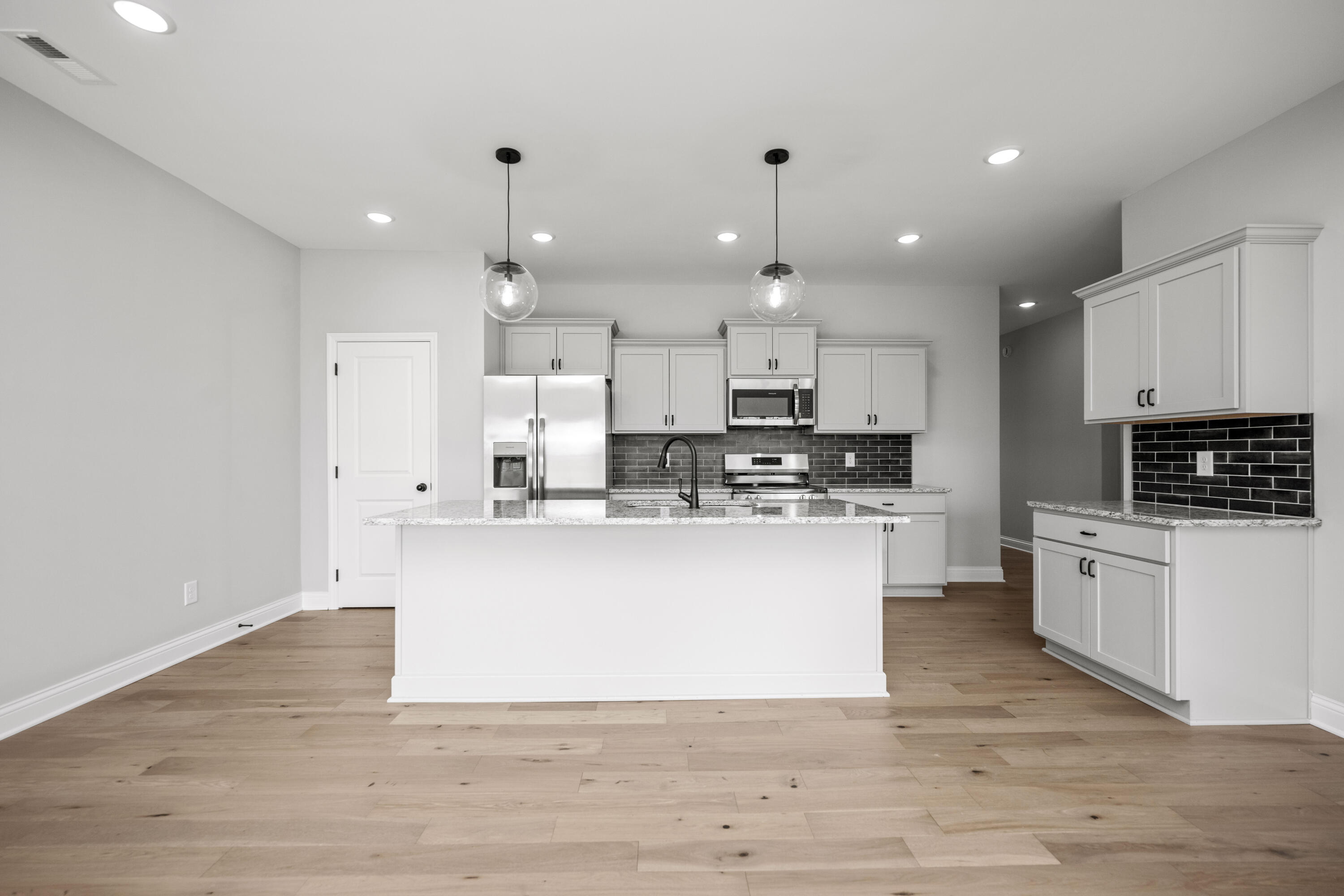 Richmond, Kentucky 40475, United States, 3 Bedrooms Bedrooms, ,2 BathroomsBathrooms,Residential,Pending,51000