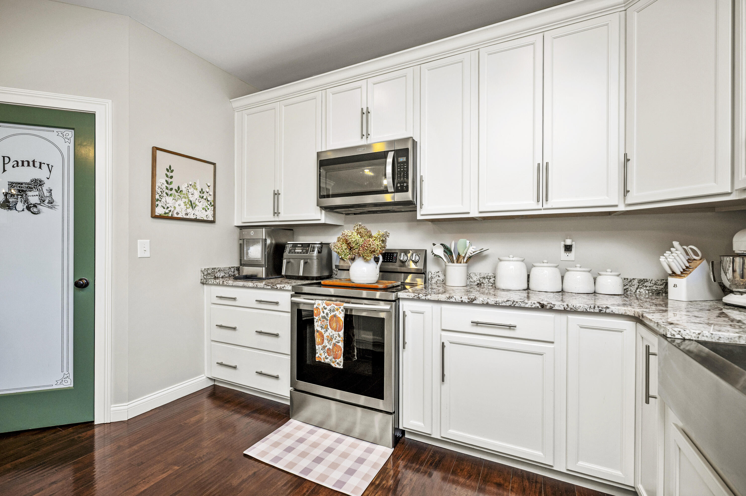 Berea, Kentucky 40403, United States, 4 Bedrooms Bedrooms, ,3 BathroomsBathrooms,Residential,Active,231394