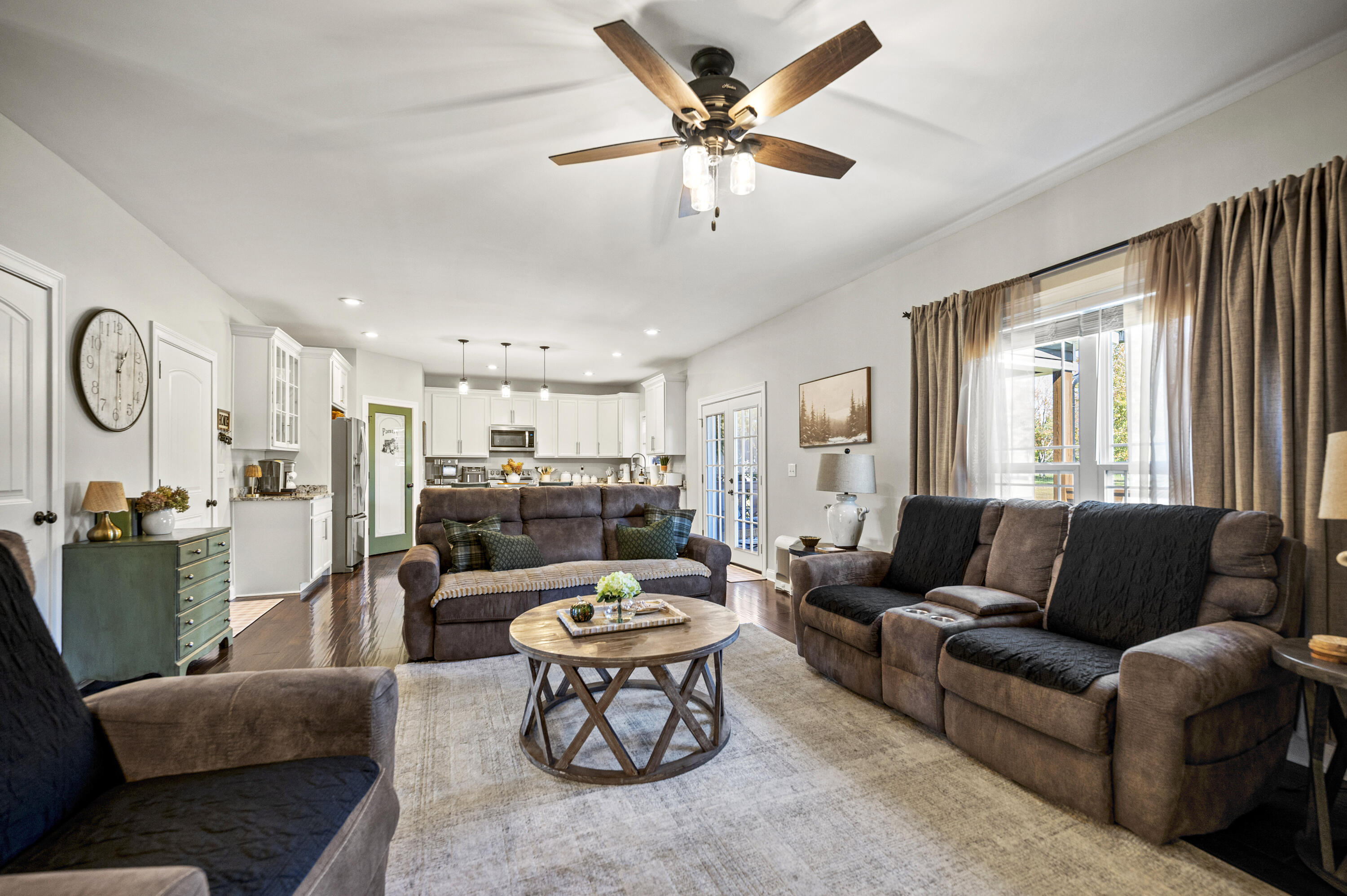 Berea, Kentucky 40403, United States, 4 Bedrooms Bedrooms, ,3 BathroomsBathrooms,Residential,Active,231394