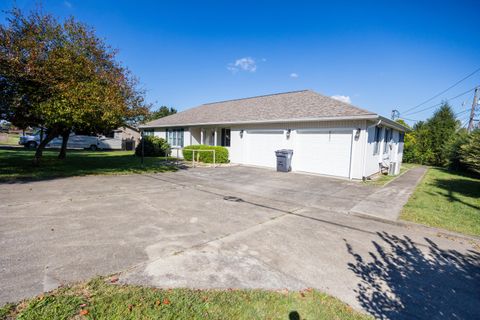 Photo of 1313 Roosevelt Street, Corbin, KY 40701 (MLS # 25502923)