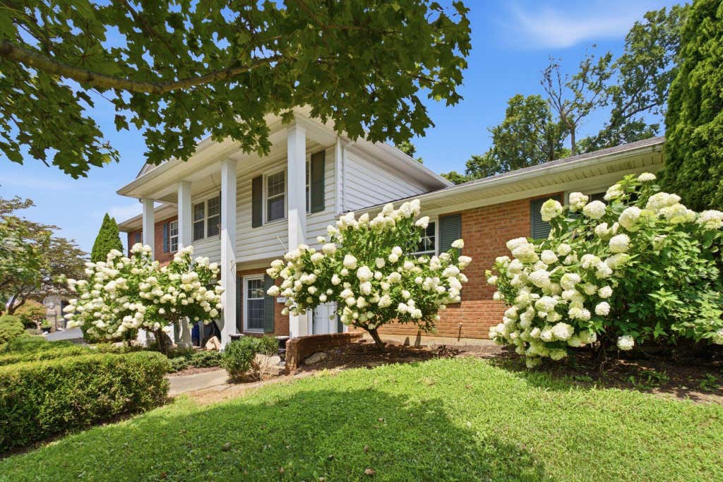 Photo of 2985 Montavesta Road, Lexington, KY 40502 (MLS # 26020486)