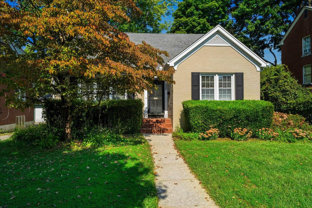 Photo of 335 Queensway Drive, Lexington, KY 40502 (MLS # 26025906)
