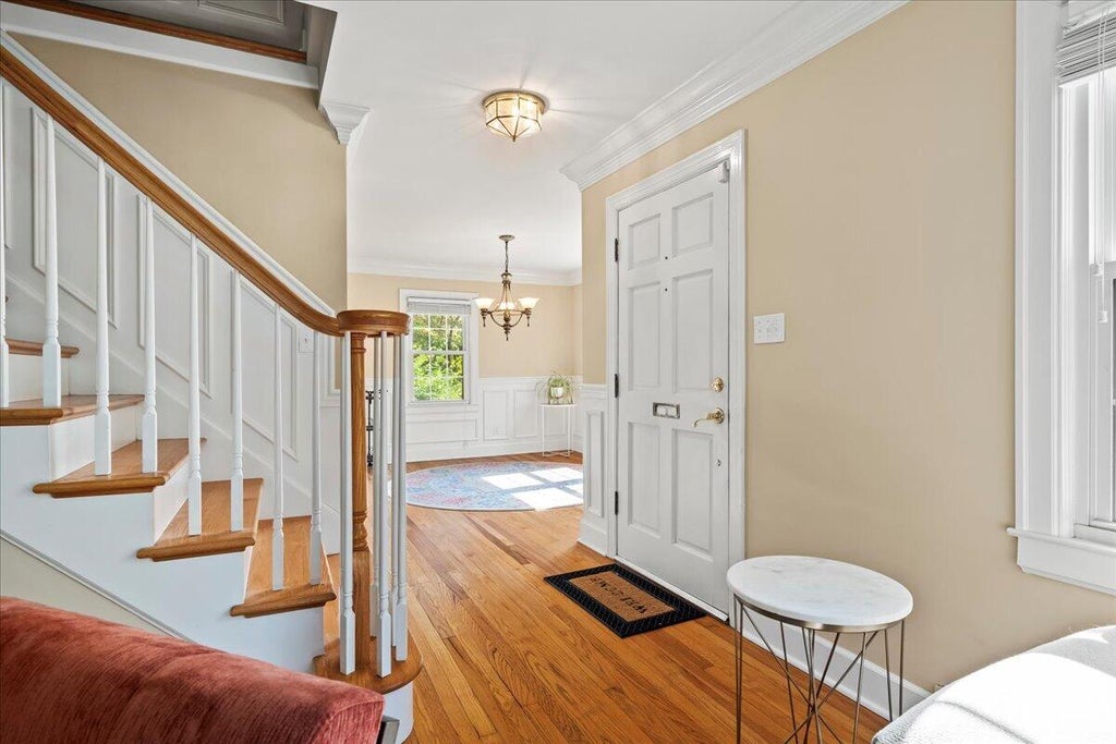 Photo of 335 Queensway Drive, Lexington, KY 40502 (MLS # 26025906)