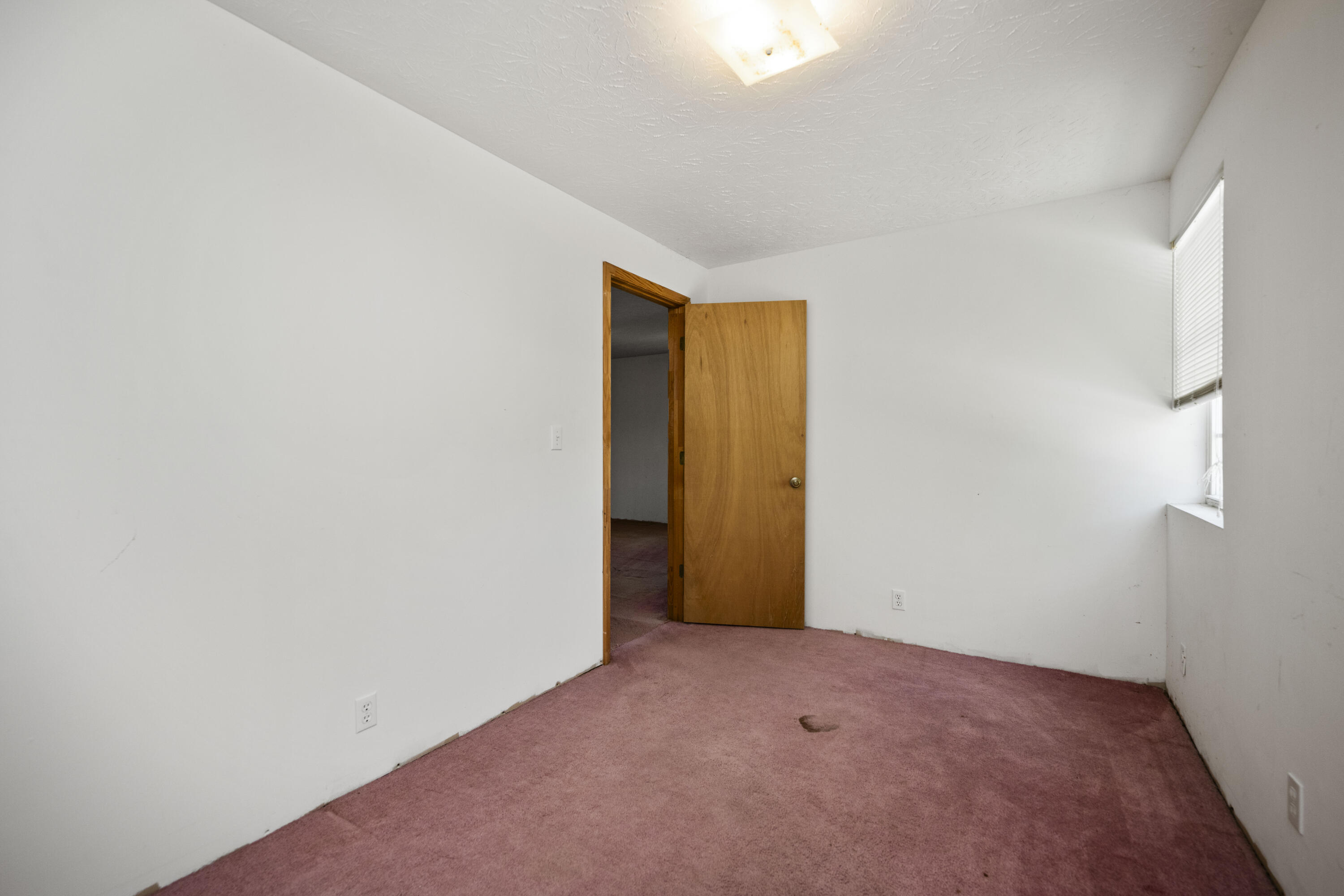 Richmond, Kentucky 40475, United States, 2 Bedrooms Bedrooms, ,1 BathroomBathrooms,Residential,Pending,119068